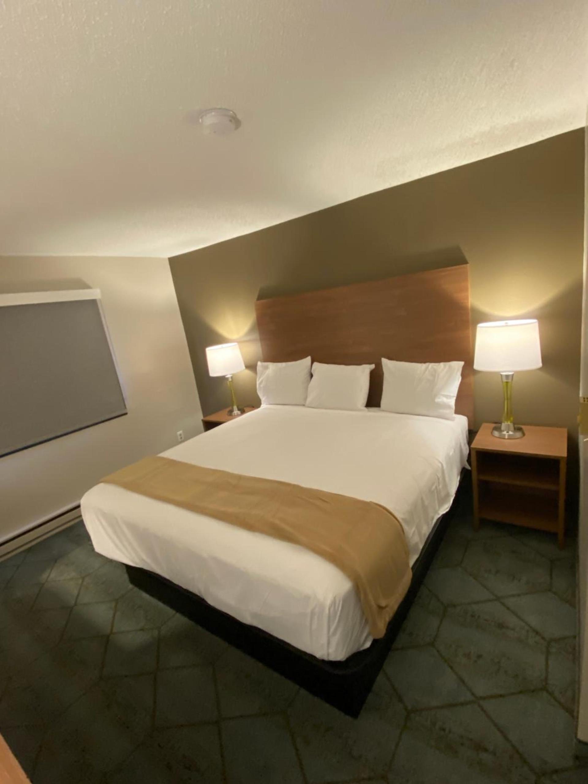 Super 8 by Wyndham Oshkosh Airport photo 4