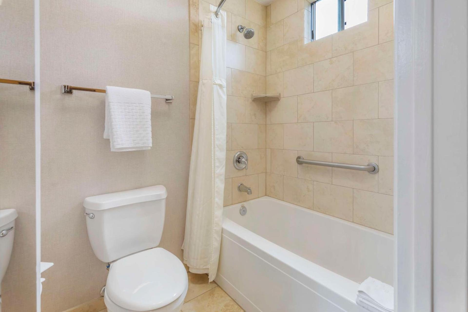 Best Western Plus Stovall's Inn photo 18