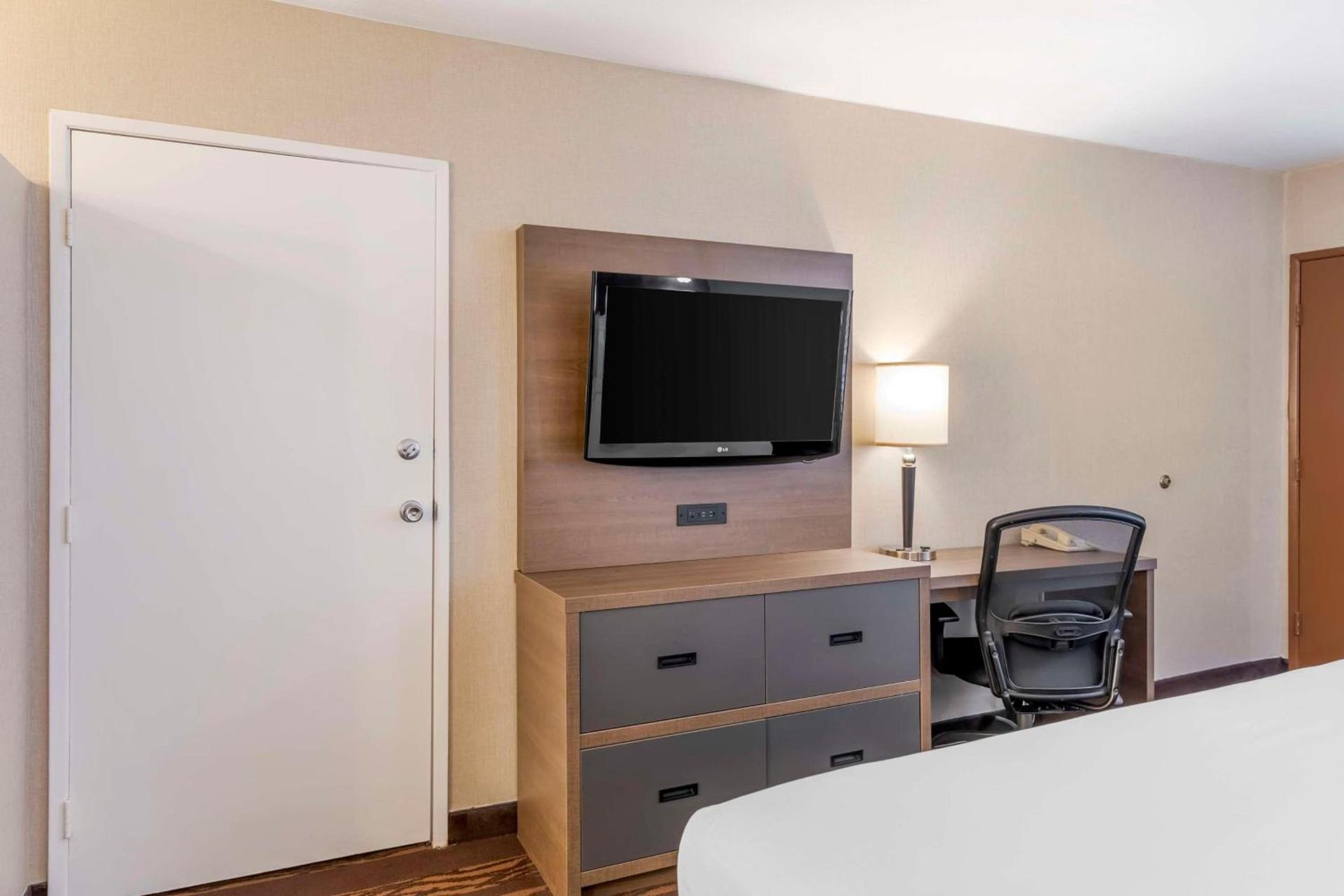 Best Western Plus Stovall's Inn photo 24