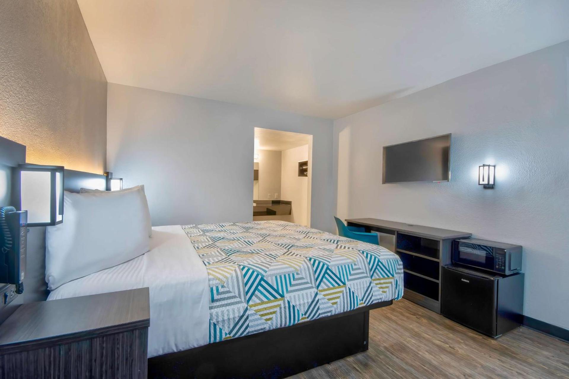 Motel 6-Albuquerque, NM - Carlisle photo 11