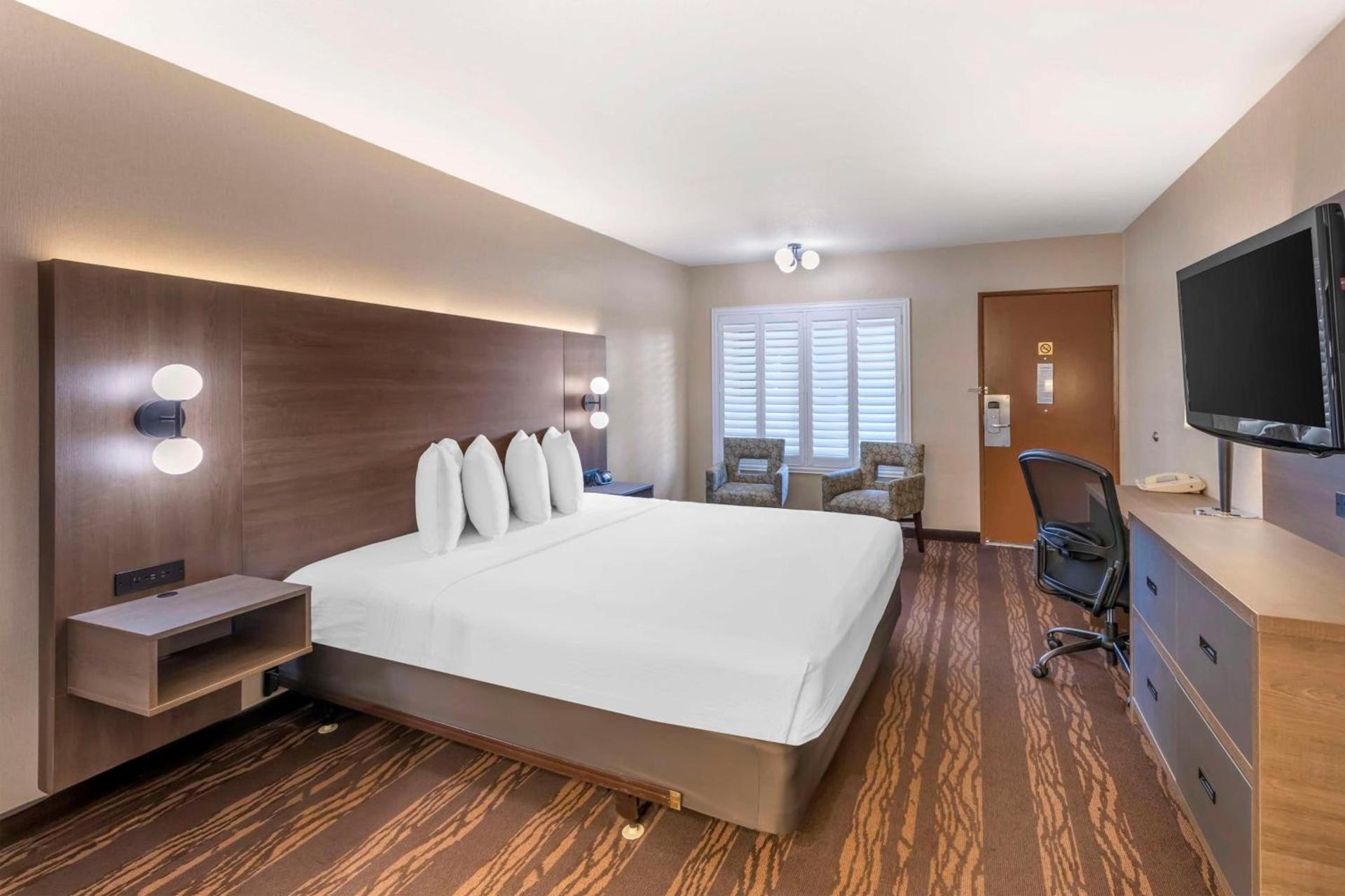 Best Western Plus Stovall's Inn photo 28