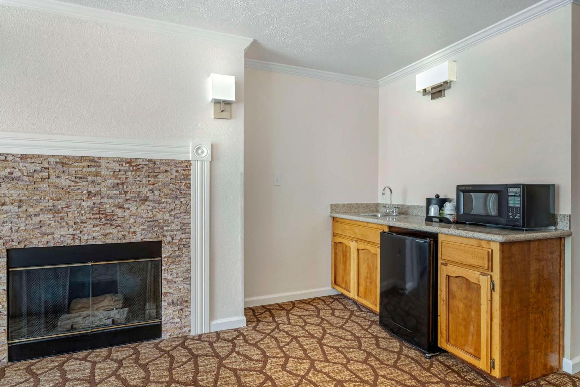 Best Western Salinas Monterey photo 22