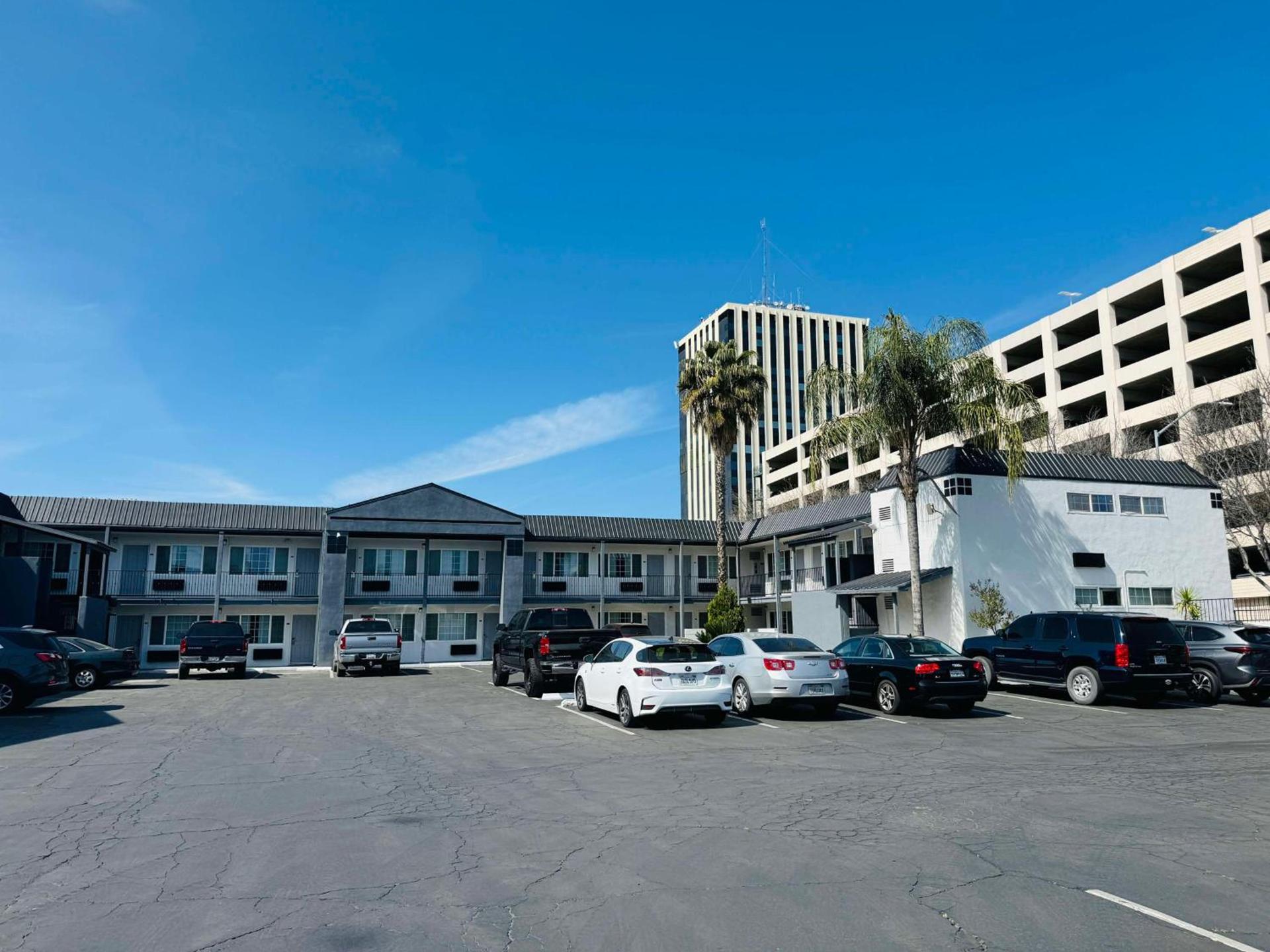 SureStay by Best Western Fresno Central photo 1