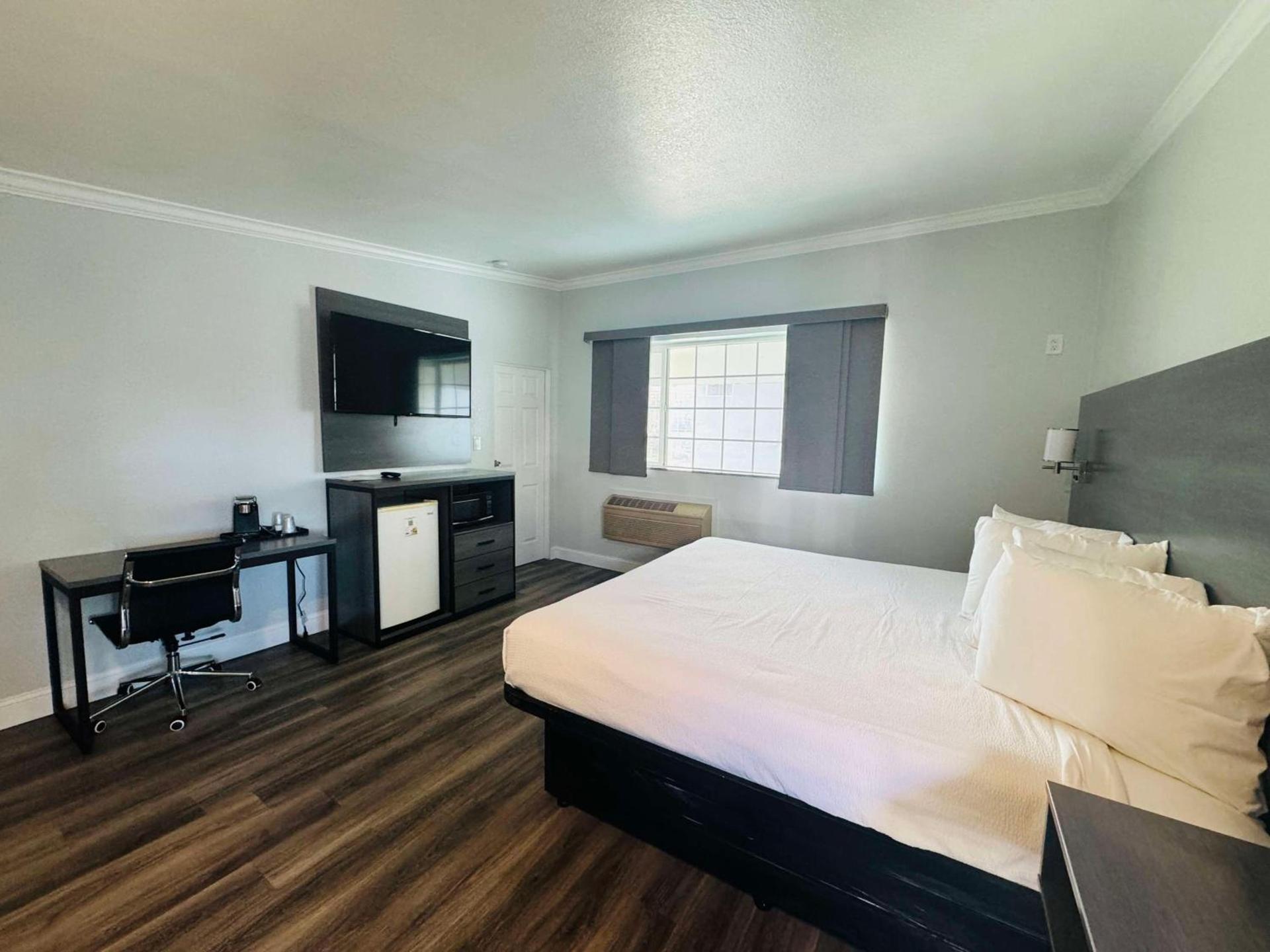 SureStay by Best Western Fresno Central photo 10