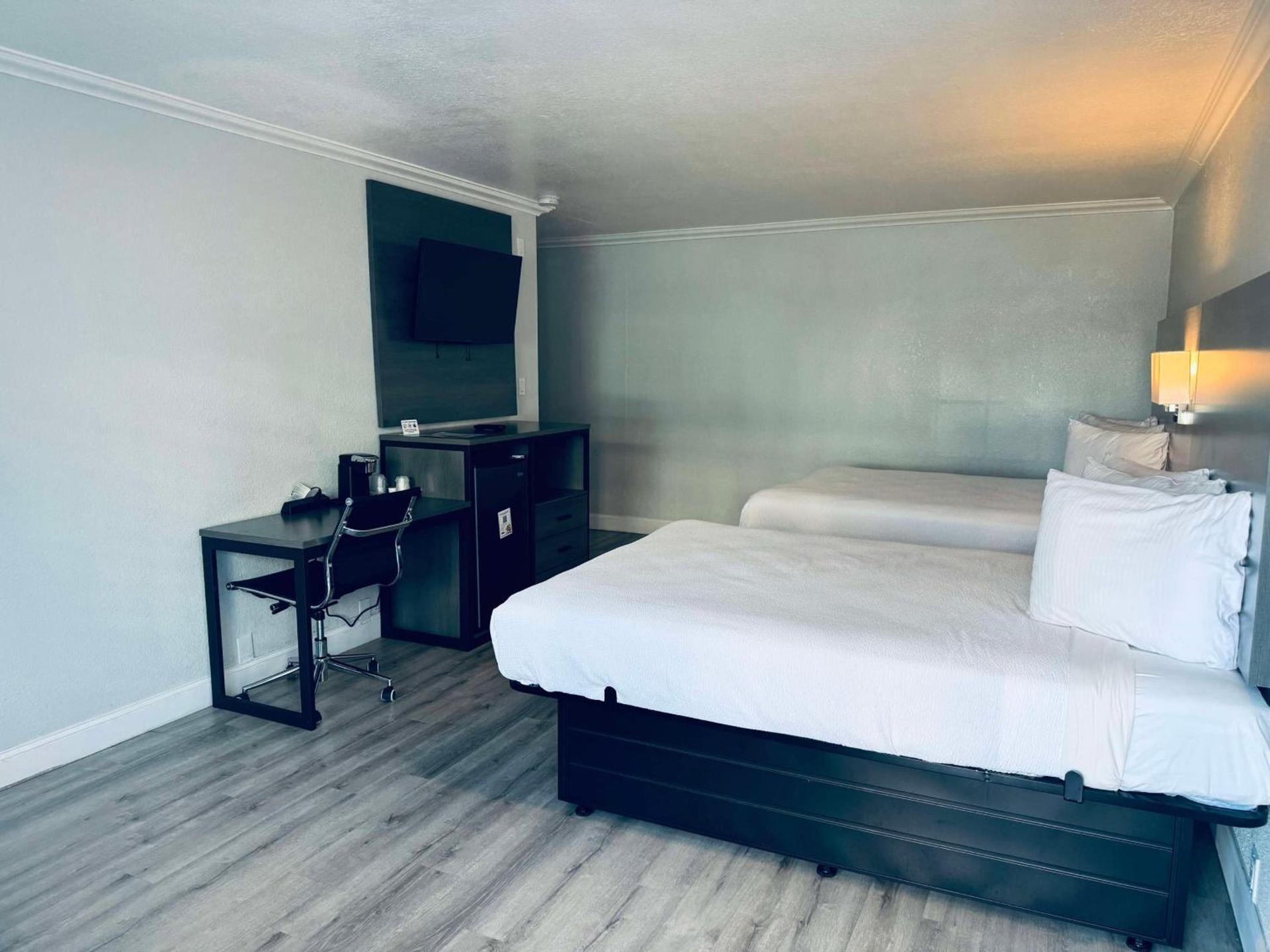 SureStay by Best Western Fresno Central photo 18