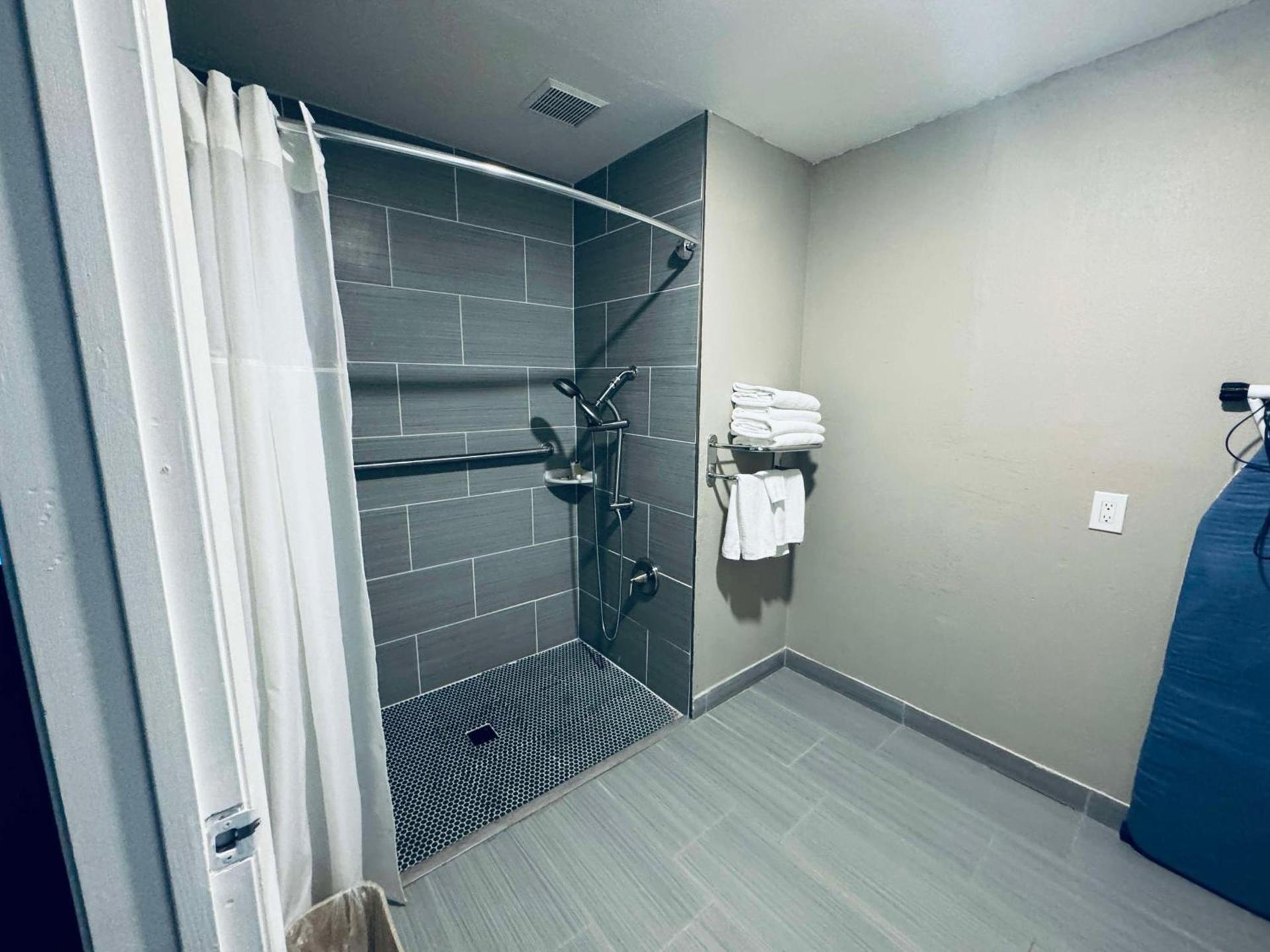SureStay by Best Western Fresno Central photo 23
