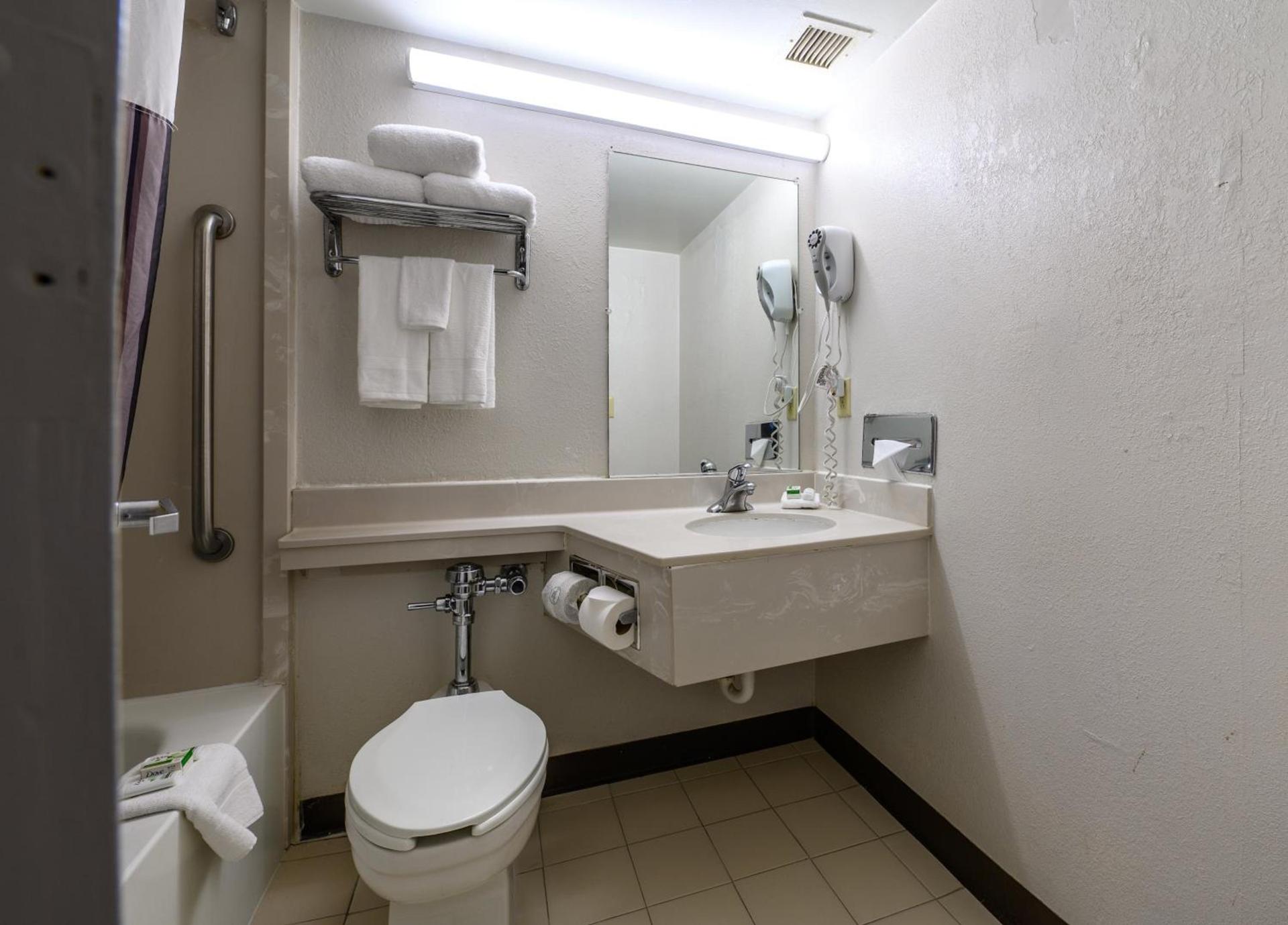 La Quinta by Wyndham New Haven photo 42