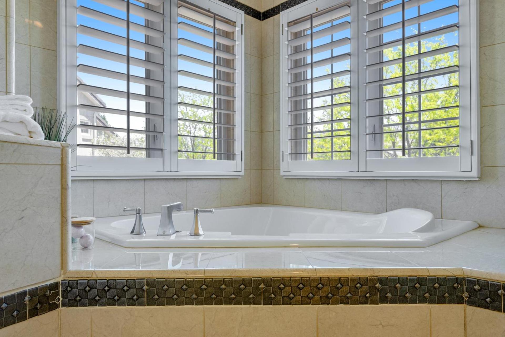 Cozy Winter Escape Scenic View, Luxury, Pool Tabl photo 32