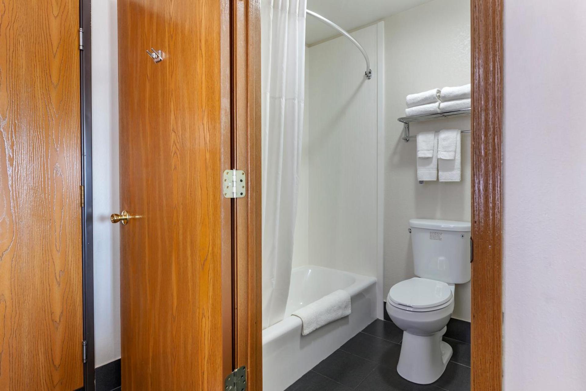 Quality Inn New London photo 43