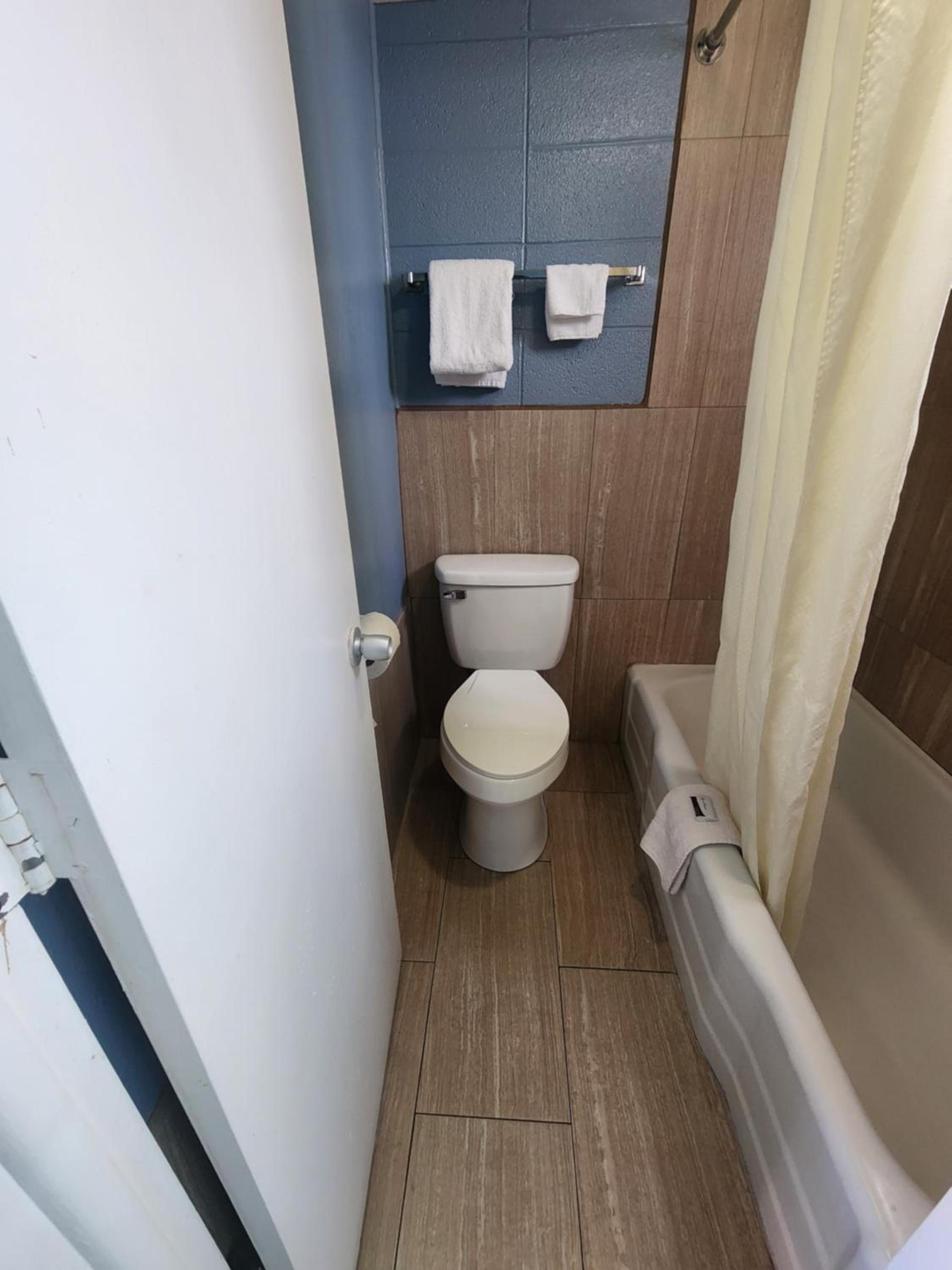 Guest House Motel photo 7