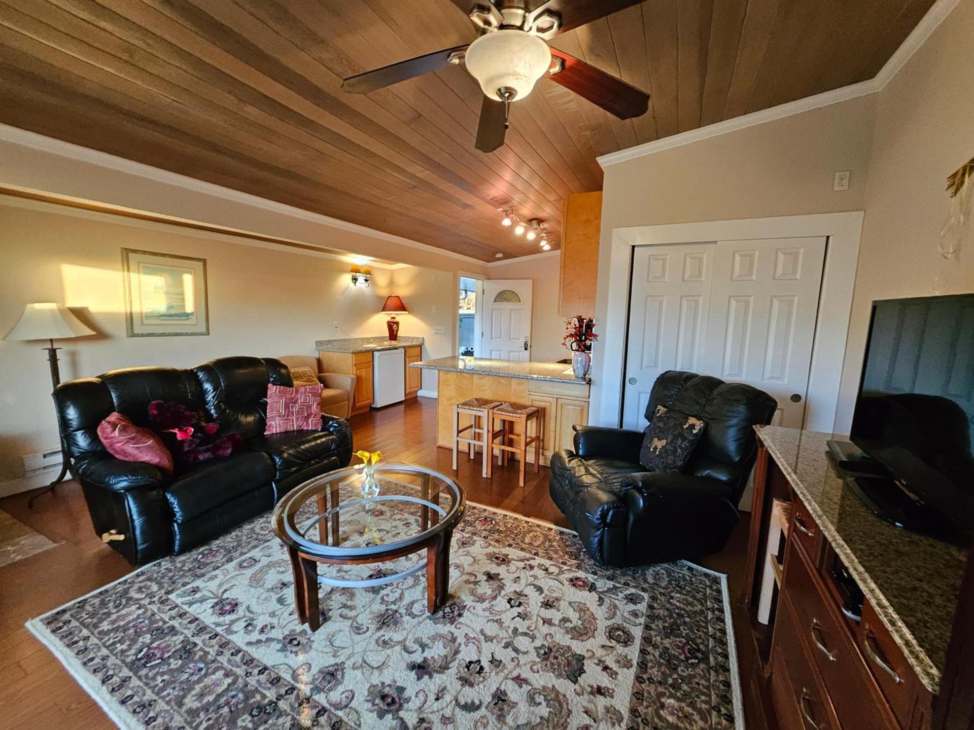Beachwood Condos & Resort photo 71