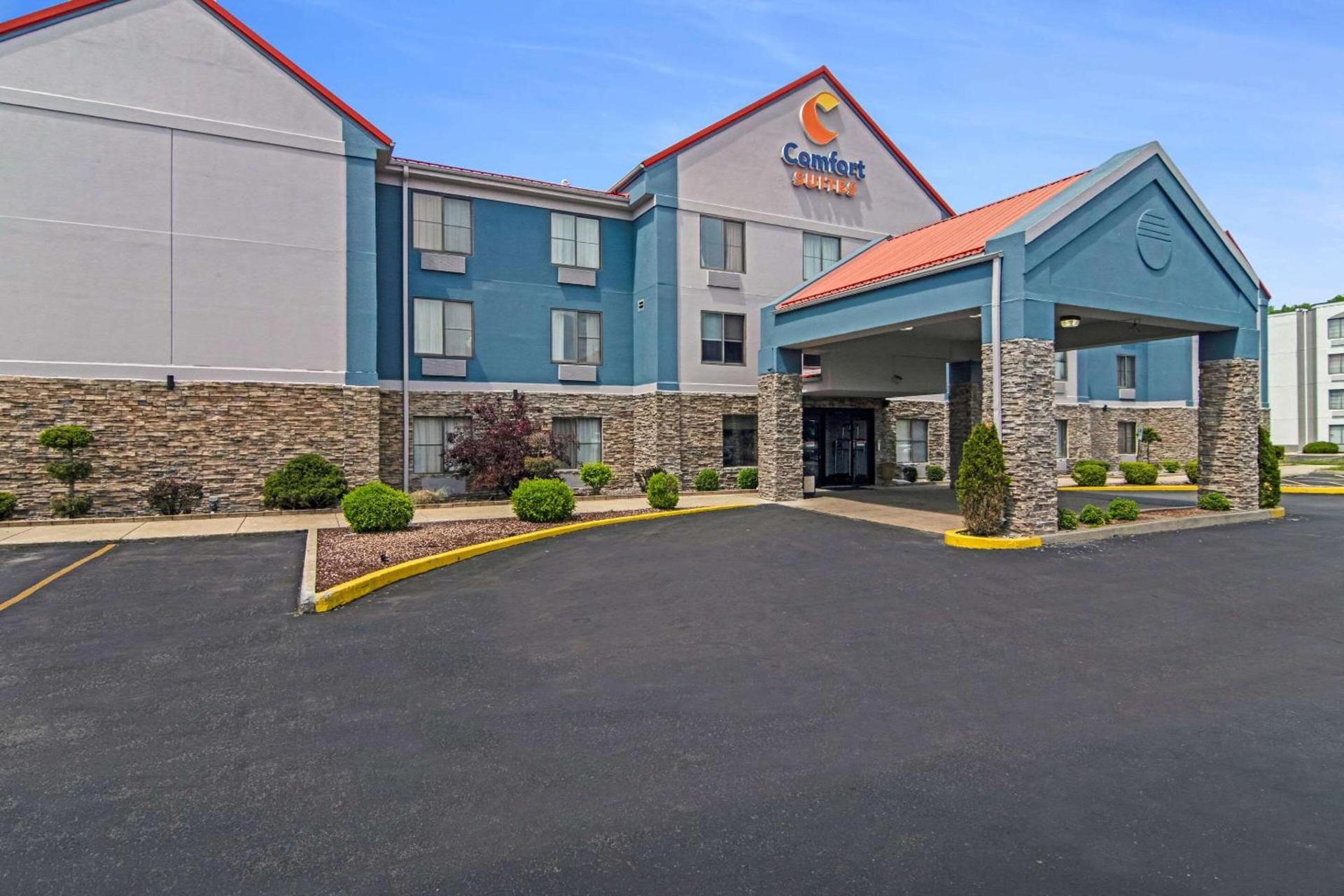 Comfort Suites near I-80 and I-94 photo 2