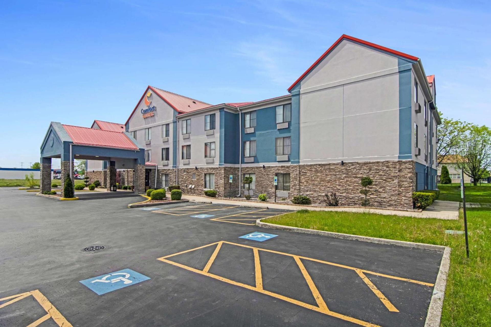 Comfort Suites near I-80 and I-94 — hotel in Lansing