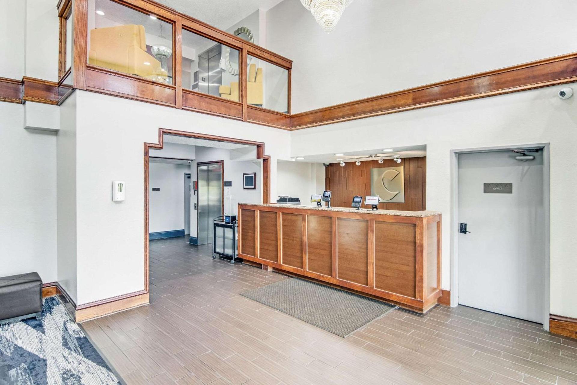 Comfort Suites near I-80 and I-94 photo 7