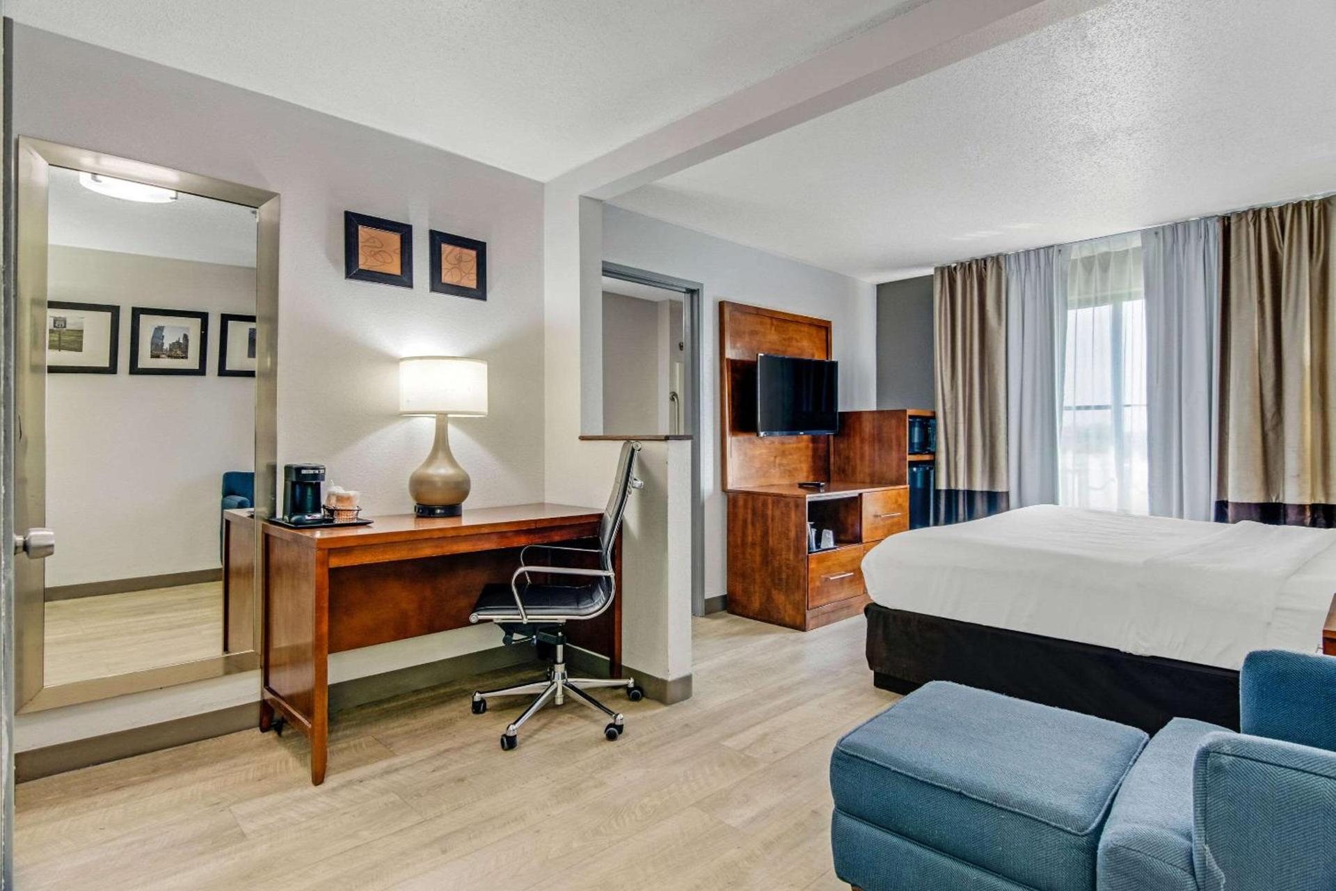 Comfort Suites near I-80 and I-94 photo 19