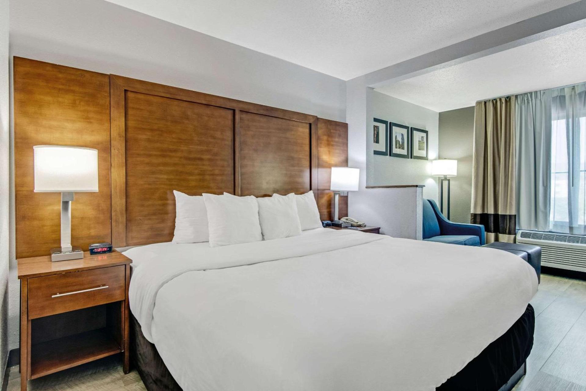 Comfort Suites near I-80 and I-94 photo 21