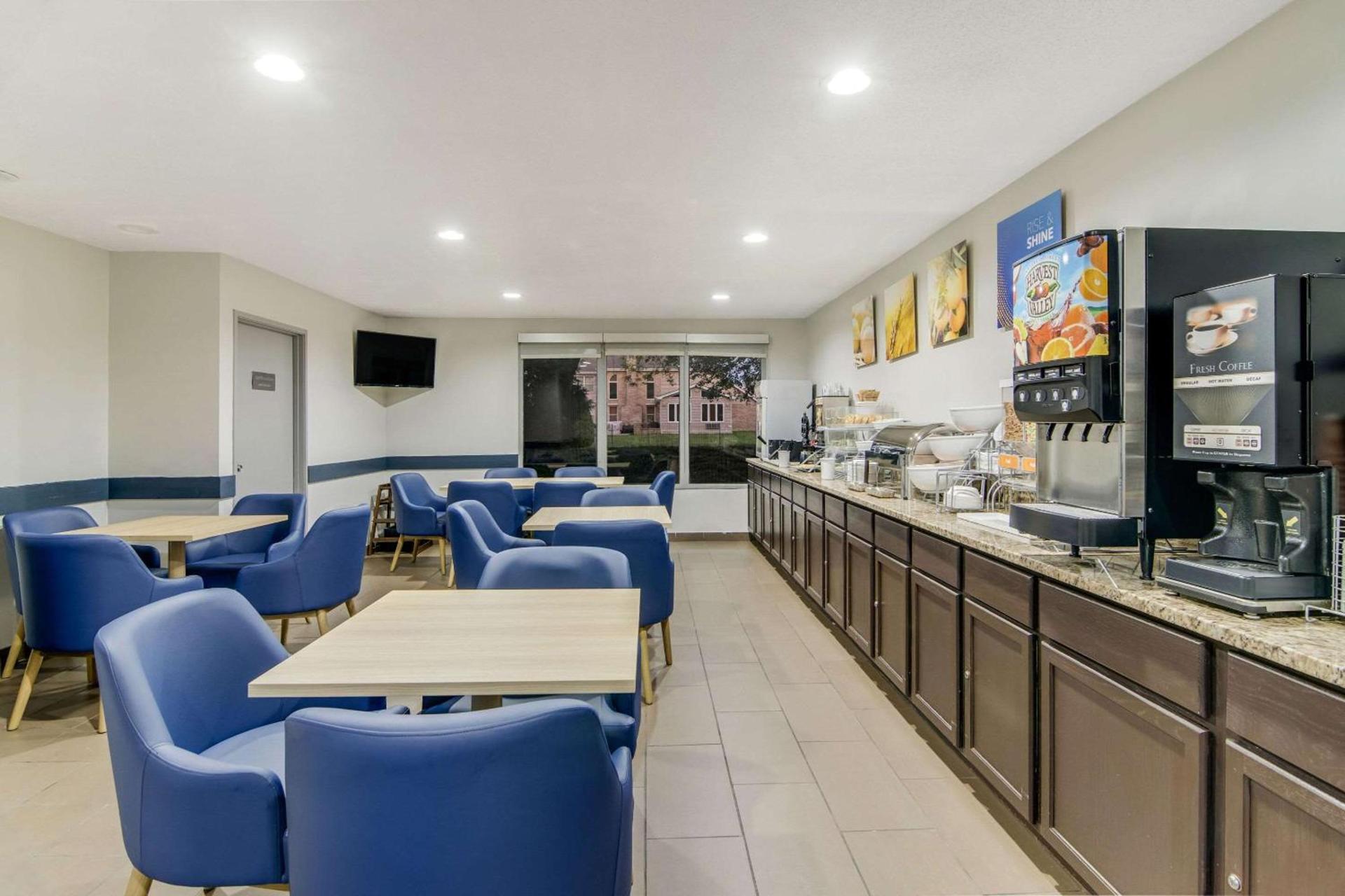 Comfort Suites near I-80 and I-94 photo 36