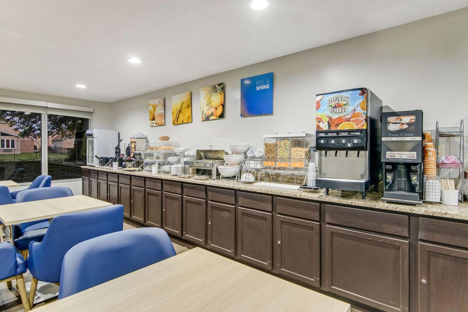 Comfort Suites near I-80 and I-94 photo 37