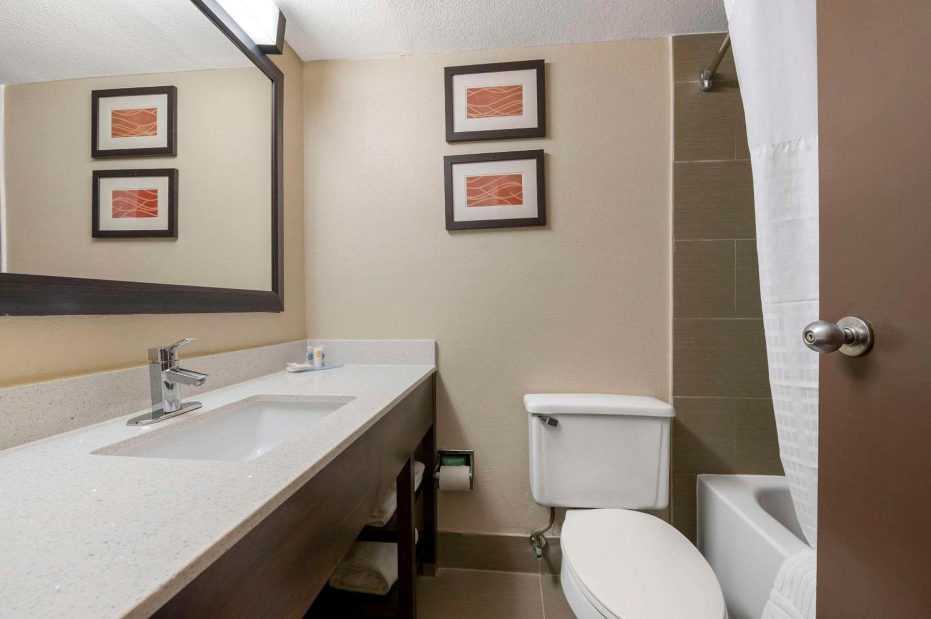 Comfort Inn & Suites Indianapolis Northwest - College Park photo 9