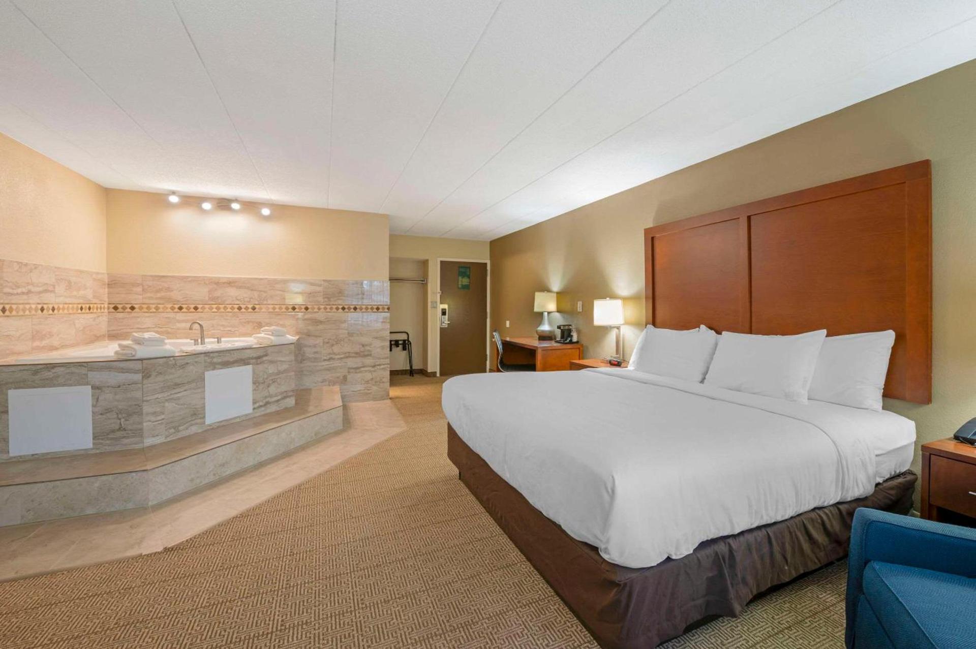 Comfort Inn & Suites Indianapolis Northwest - College Park photo 18