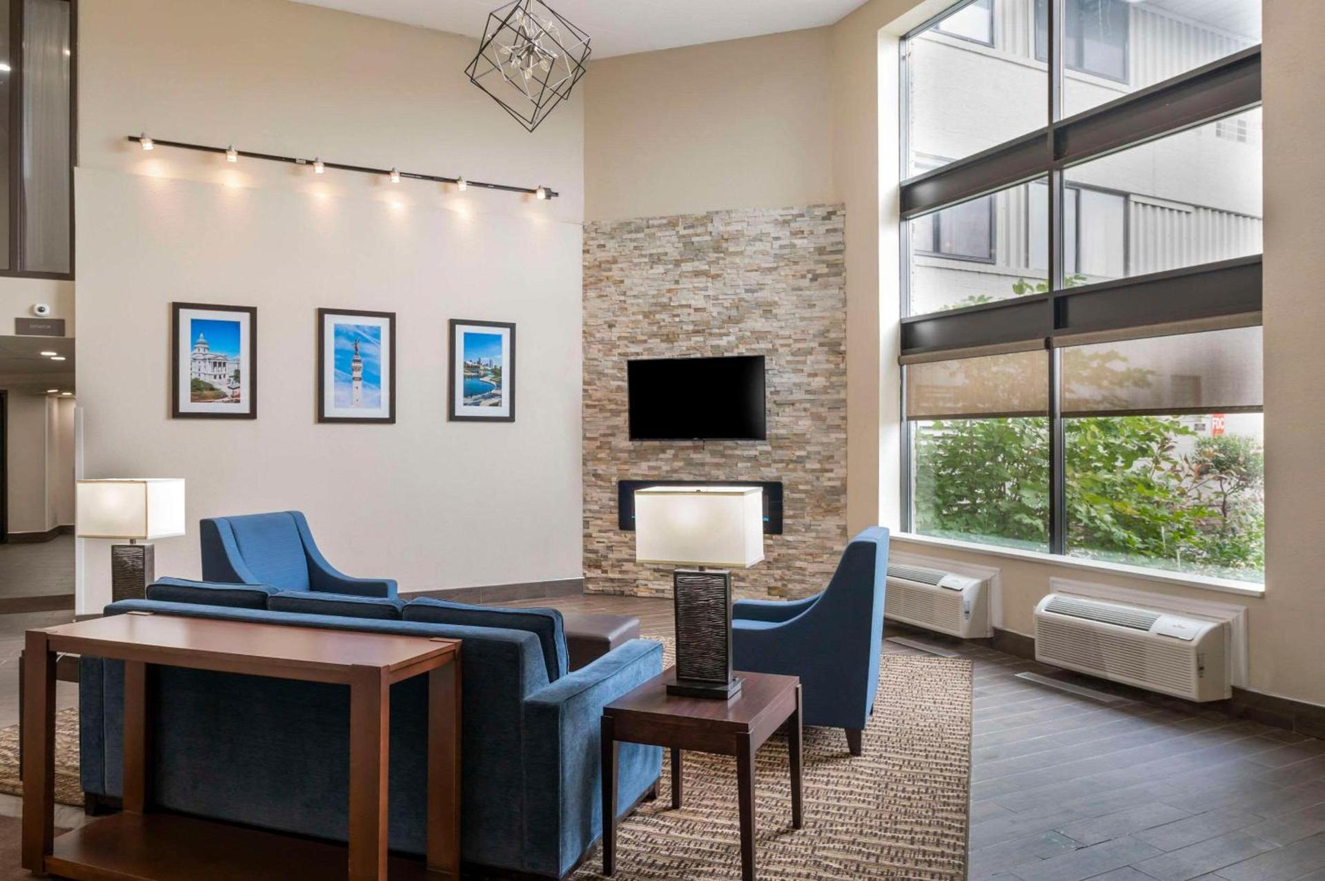 Comfort Inn & Suites Indianapolis Northwest - College Park photo 7