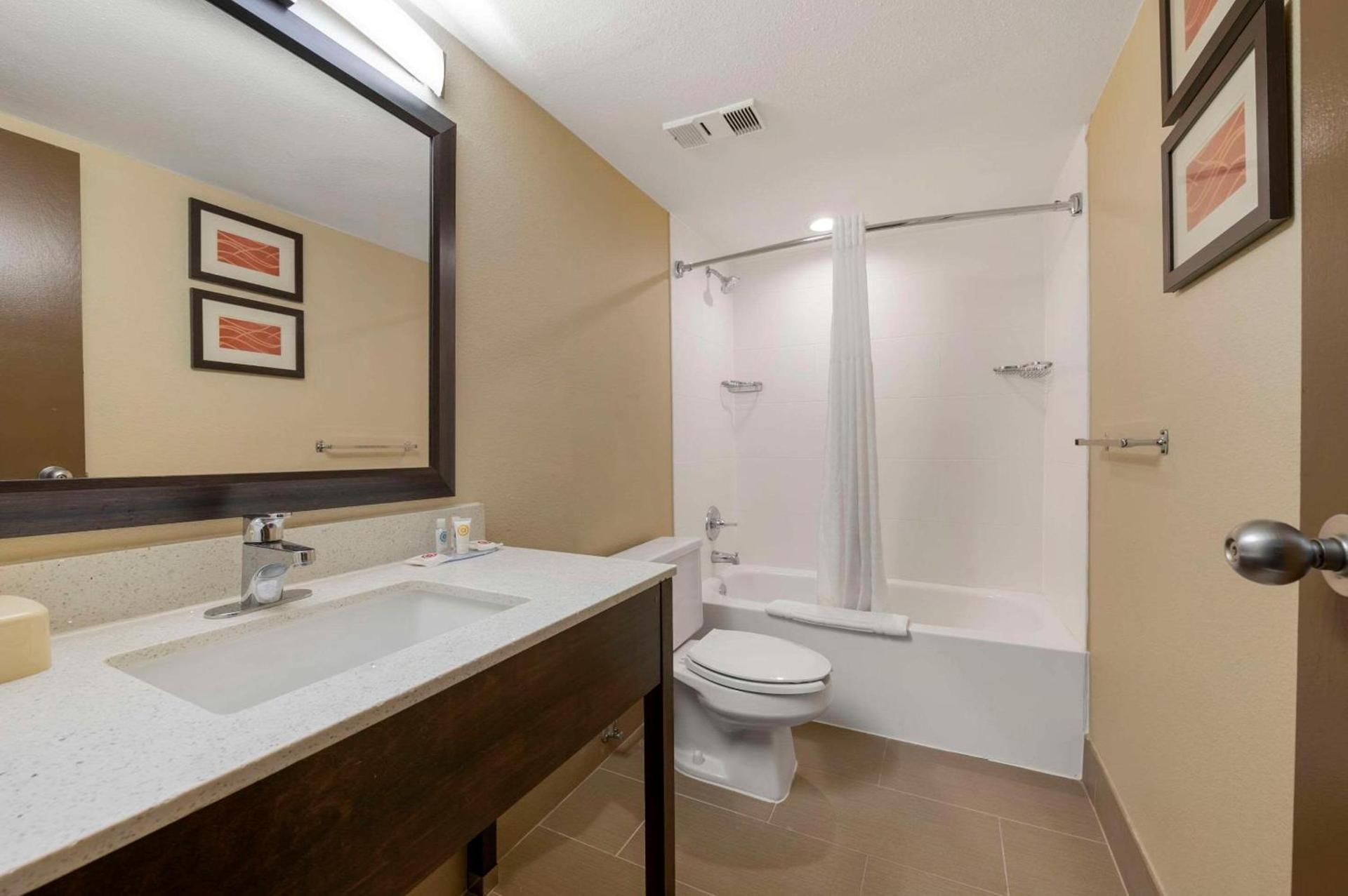 Comfort Inn & Suites Indianapolis Northwest - College Park photo 13