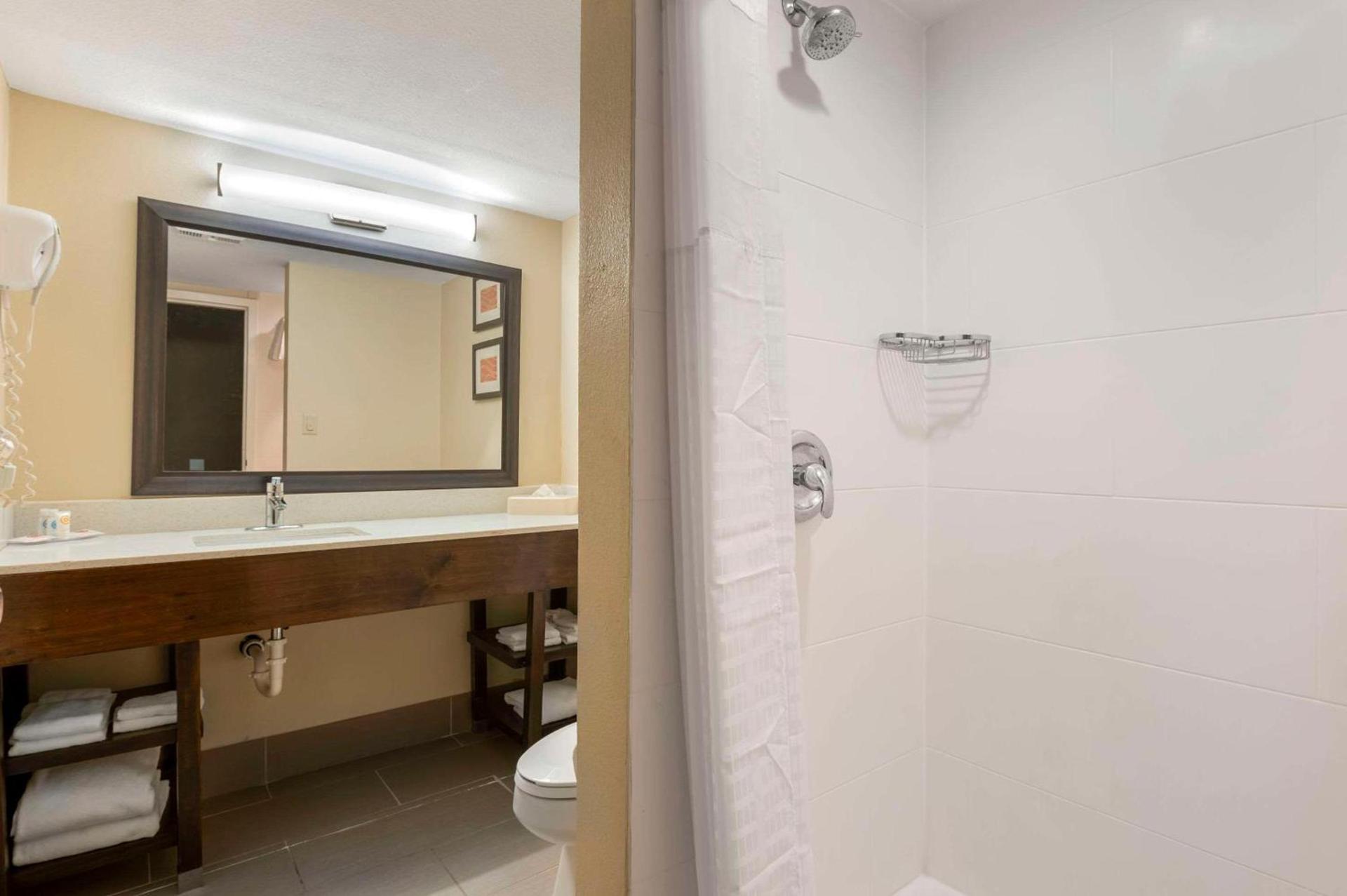 Comfort Inn & Suites Indianapolis Northwest - College Park photo 17
