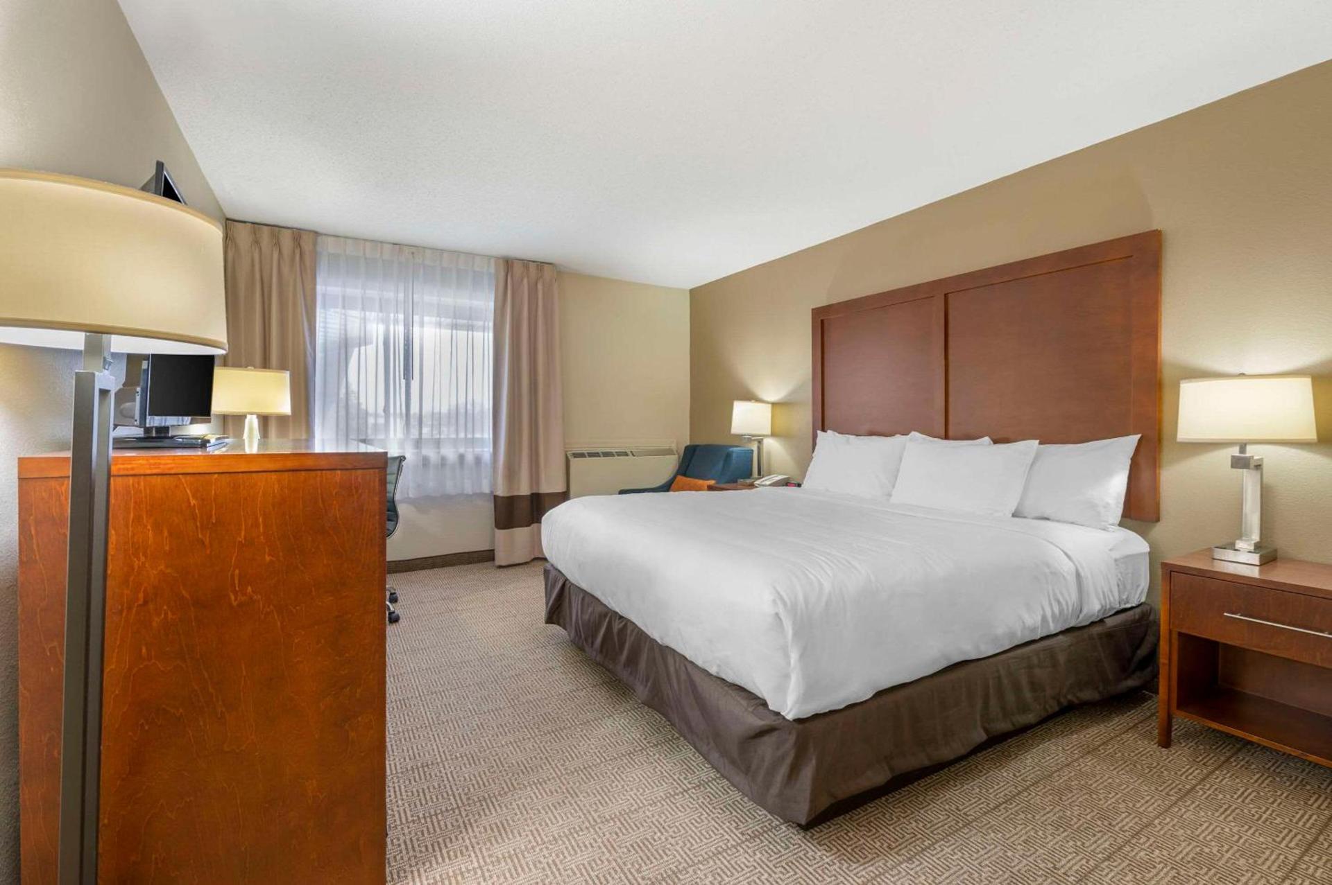 Comfort Inn & Suites Indianapolis Northwest - College Park photo 12