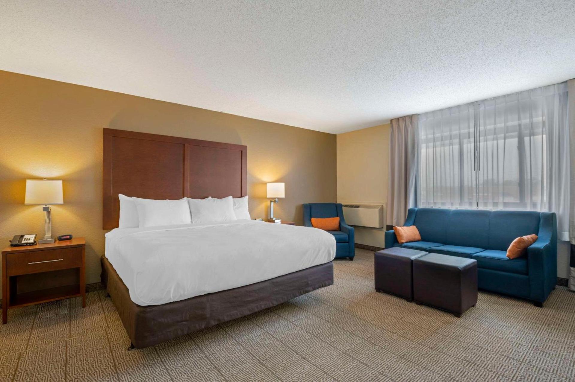 Comfort Inn & Suites Indianapolis Northwest - College Park photo 16