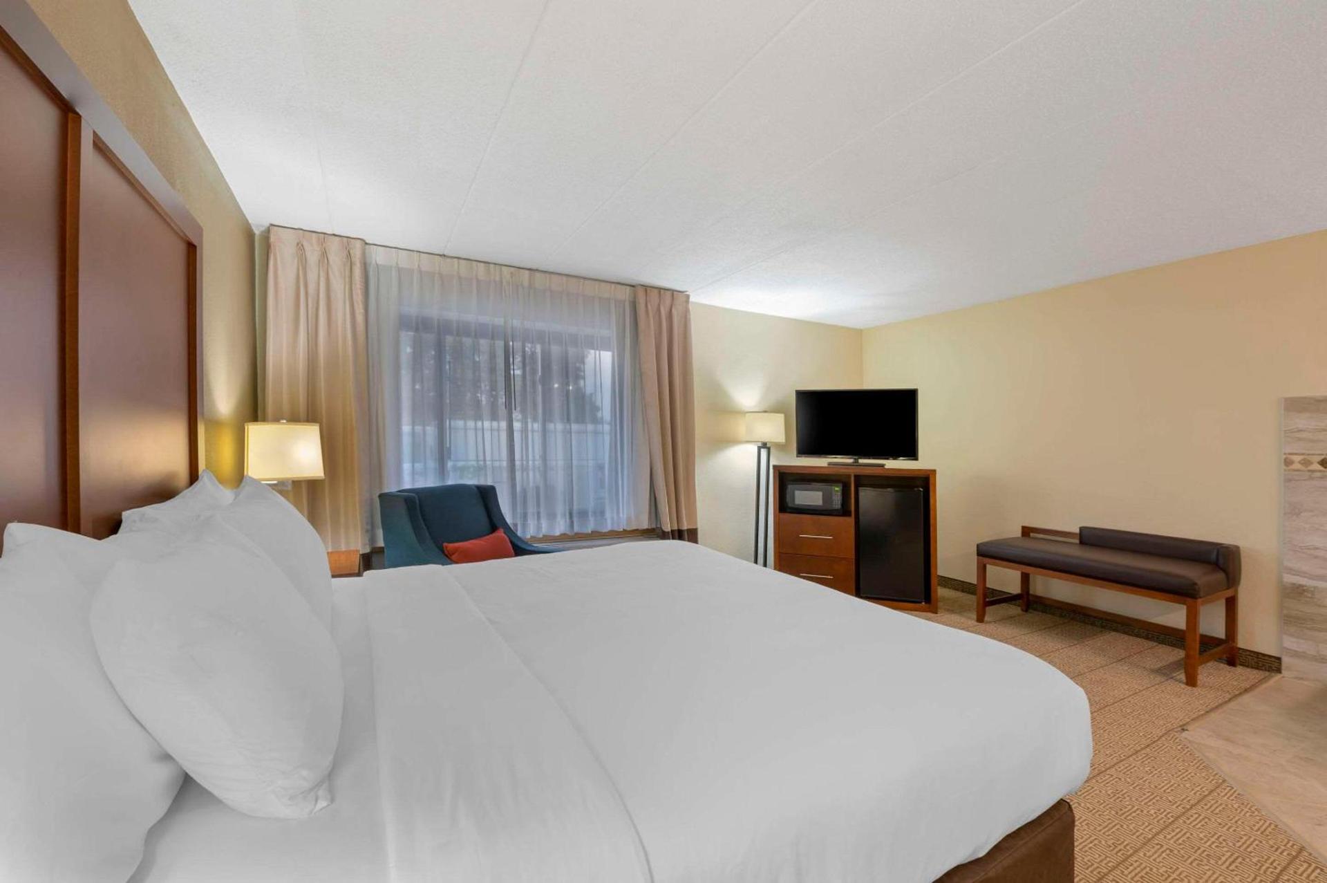 Comfort Inn & Suites Indianapolis Northwest - College Park photo 19
