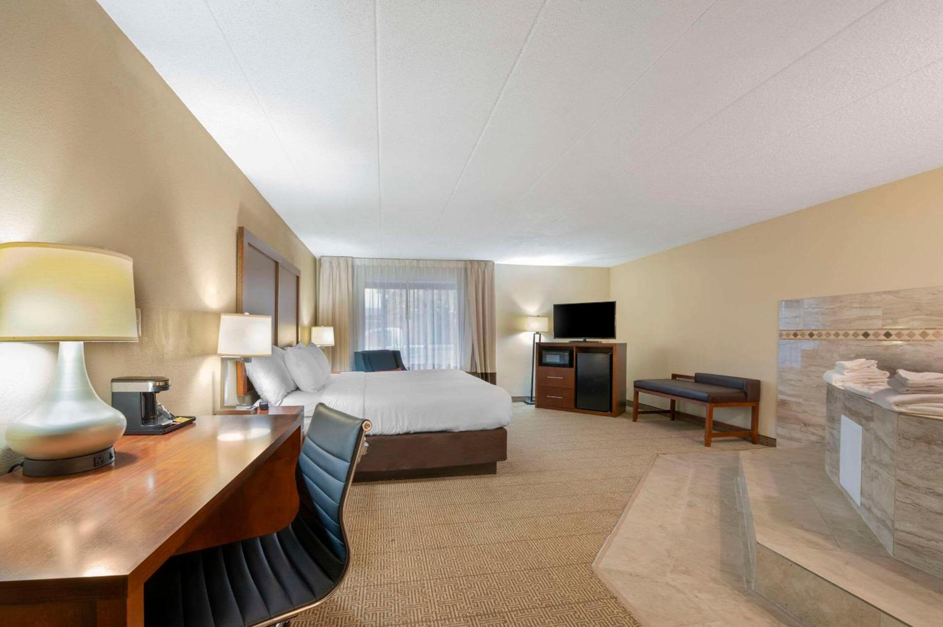 Comfort Inn & Suites Indianapolis Northwest - College Park photo 20