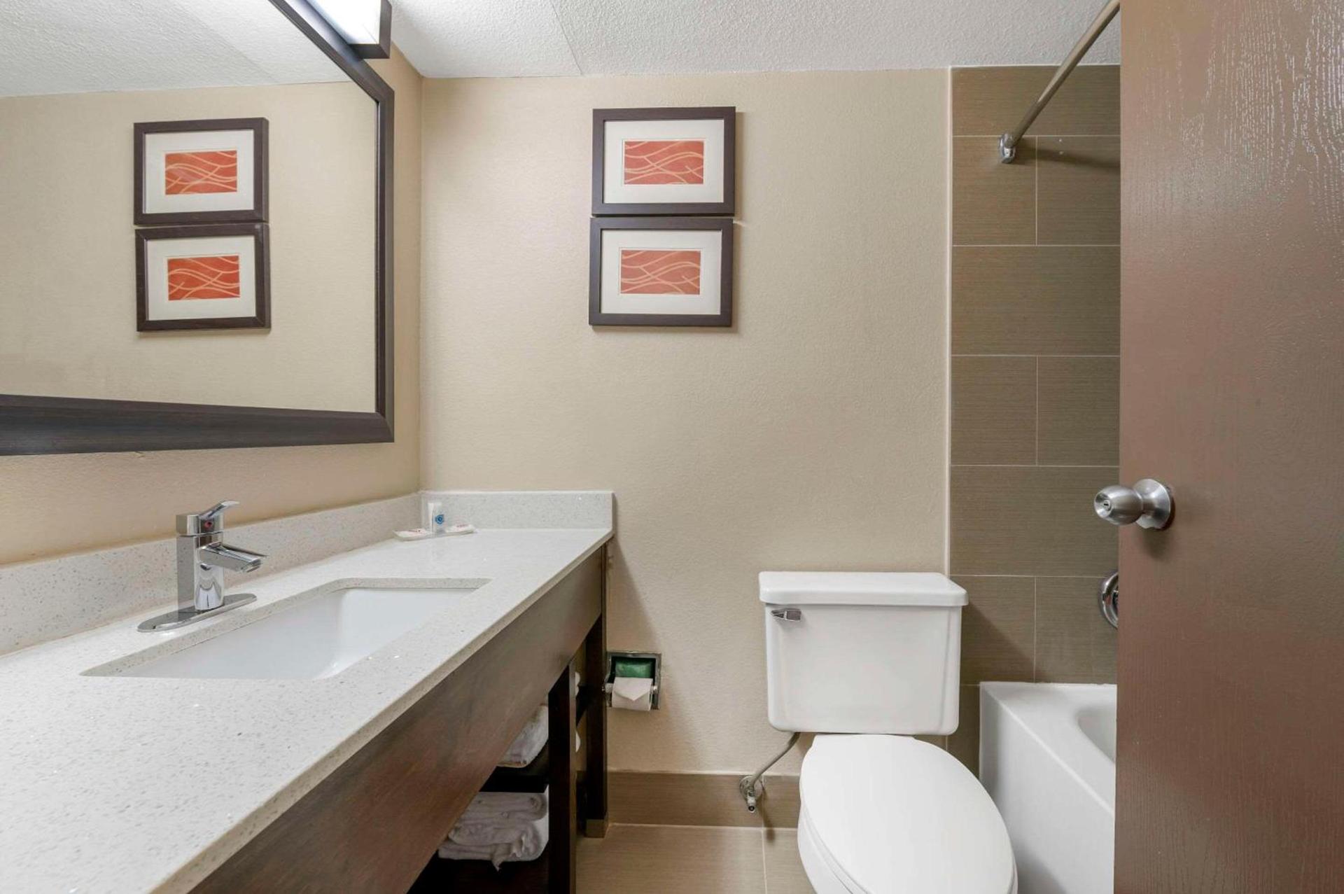 Comfort Inn & Suites Indianapolis Northwest - College Park photo 21