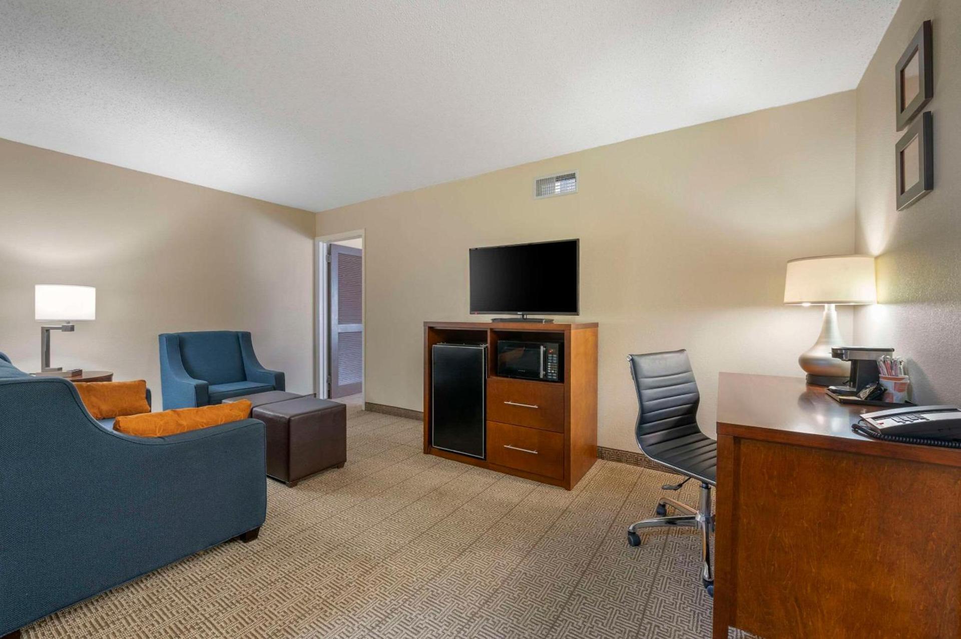 Comfort Inn & Suites Indianapolis Northwest - College Park photo 28