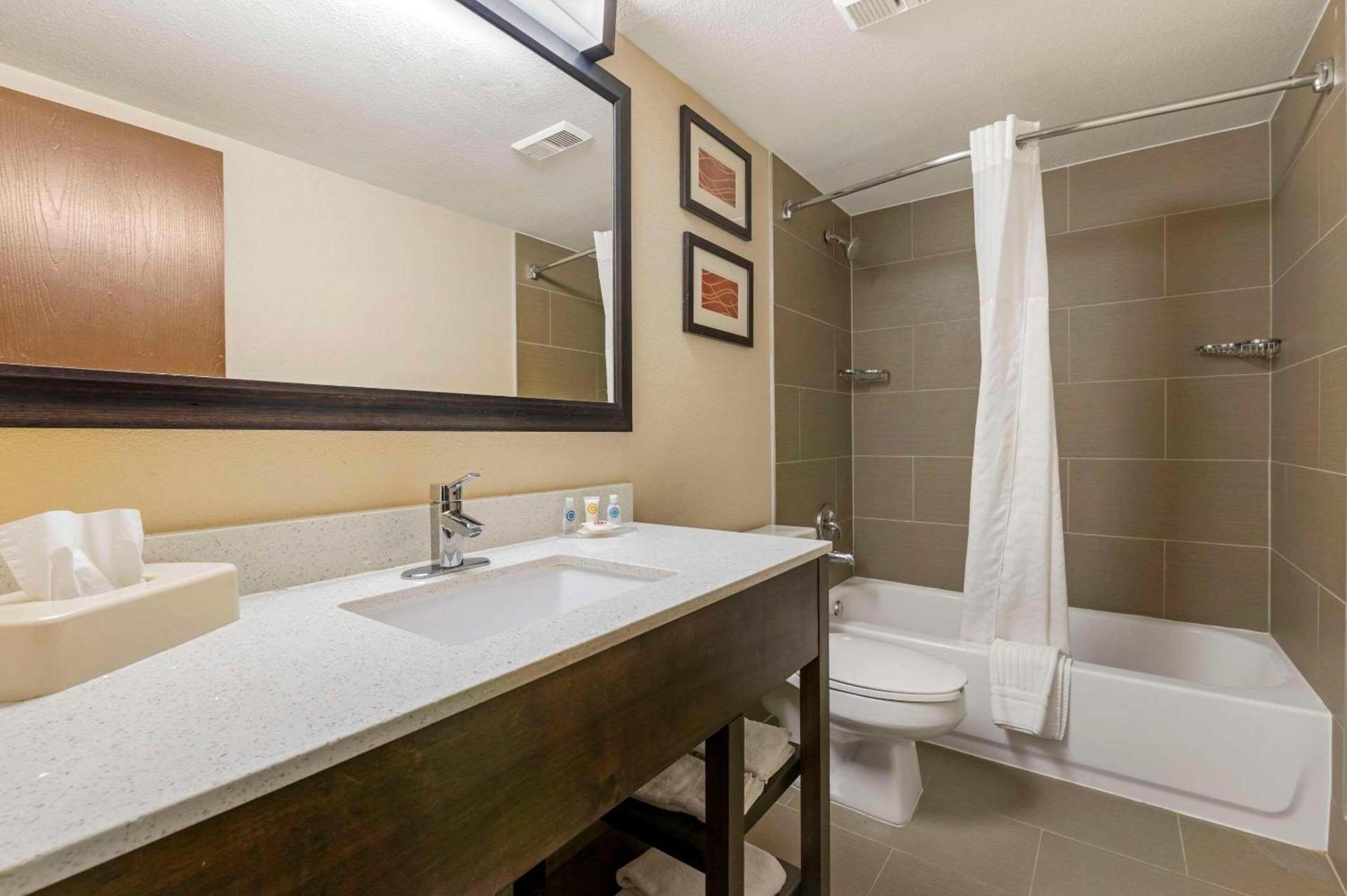 Comfort Inn & Suites Indianapolis Northwest - College Park photo 26
