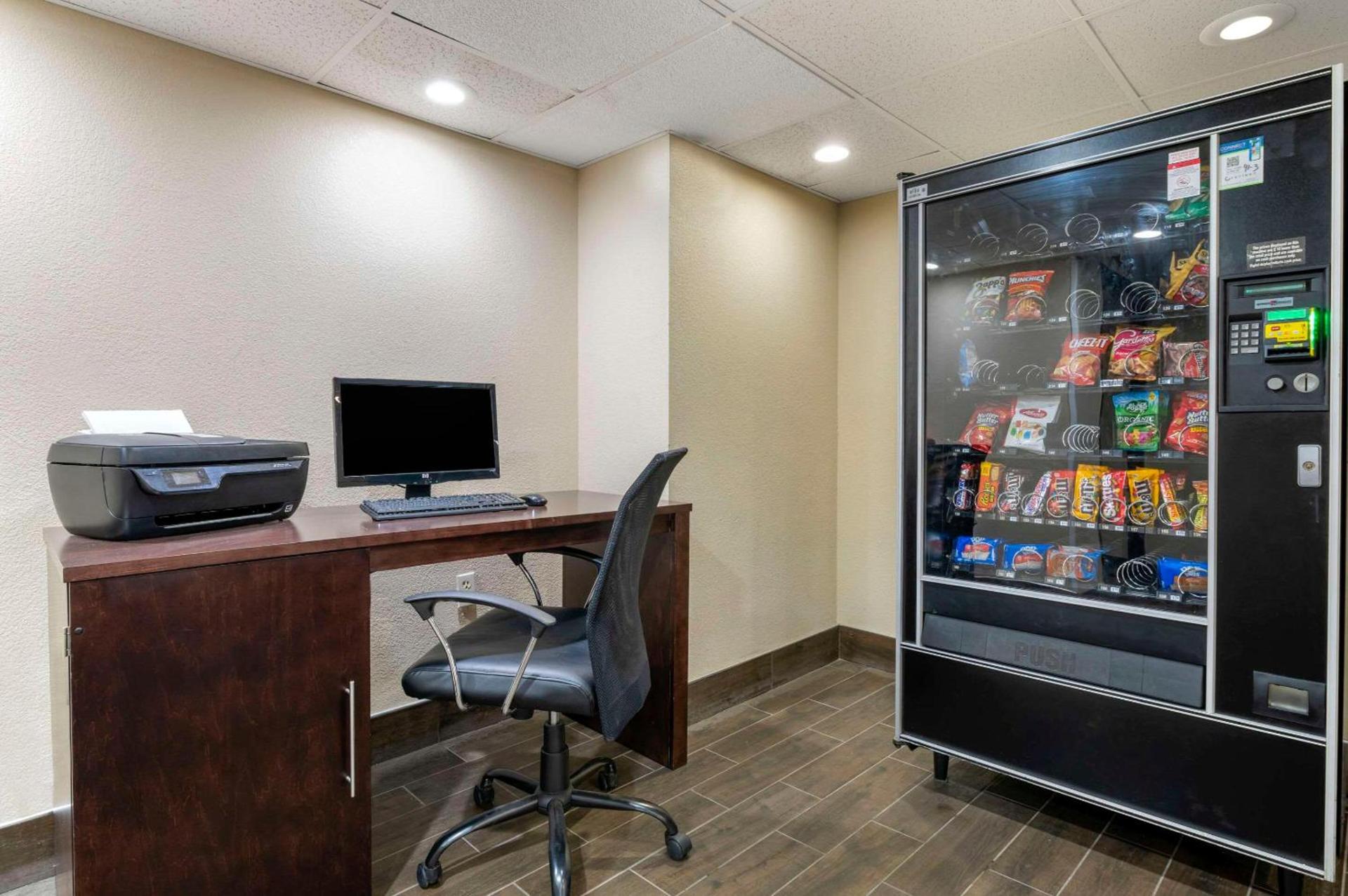 Comfort Inn & Suites Indianapolis Northwest - College Park photo 30