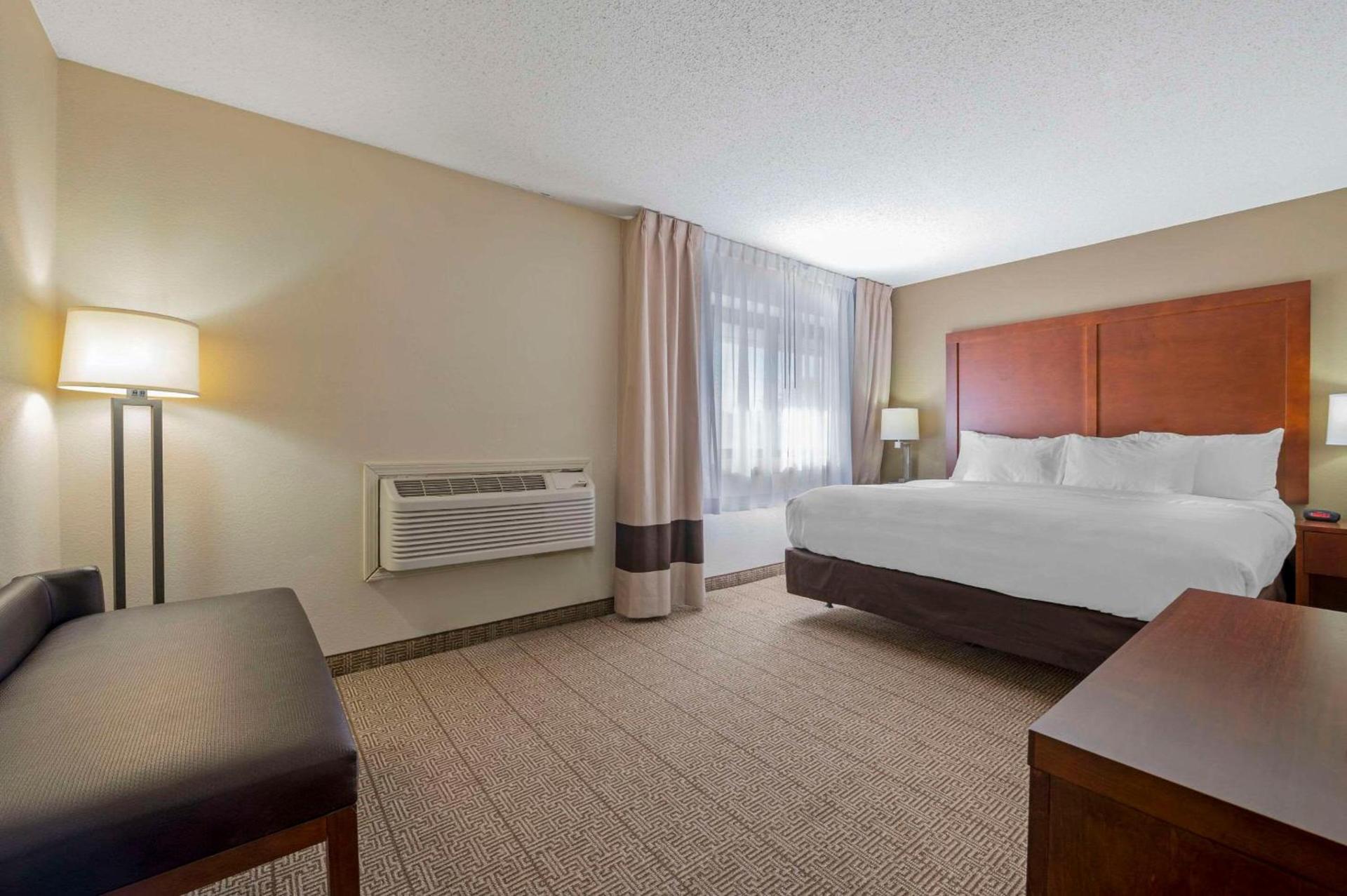 Comfort Inn & Suites Indianapolis Northwest - College Park photo 29