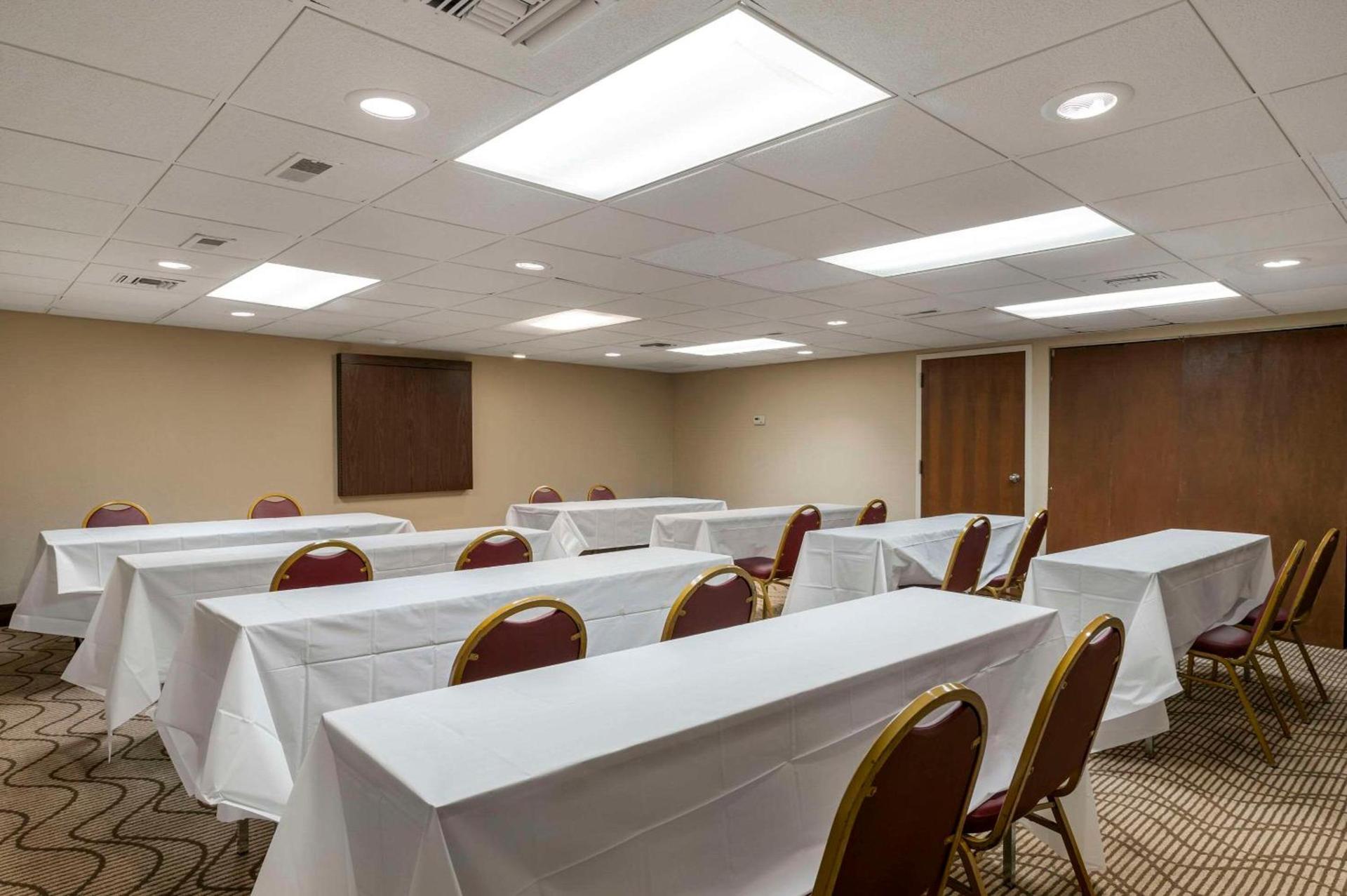 Comfort Inn & Suites Indianapolis Northwest - College Park photo 31