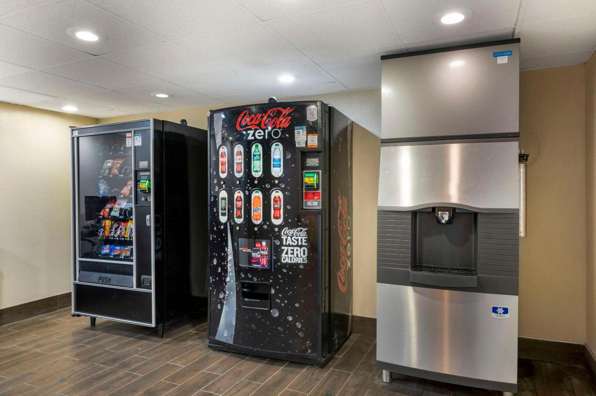 Comfort Inn & Suites Indianapolis Northwest - College Park photo 34