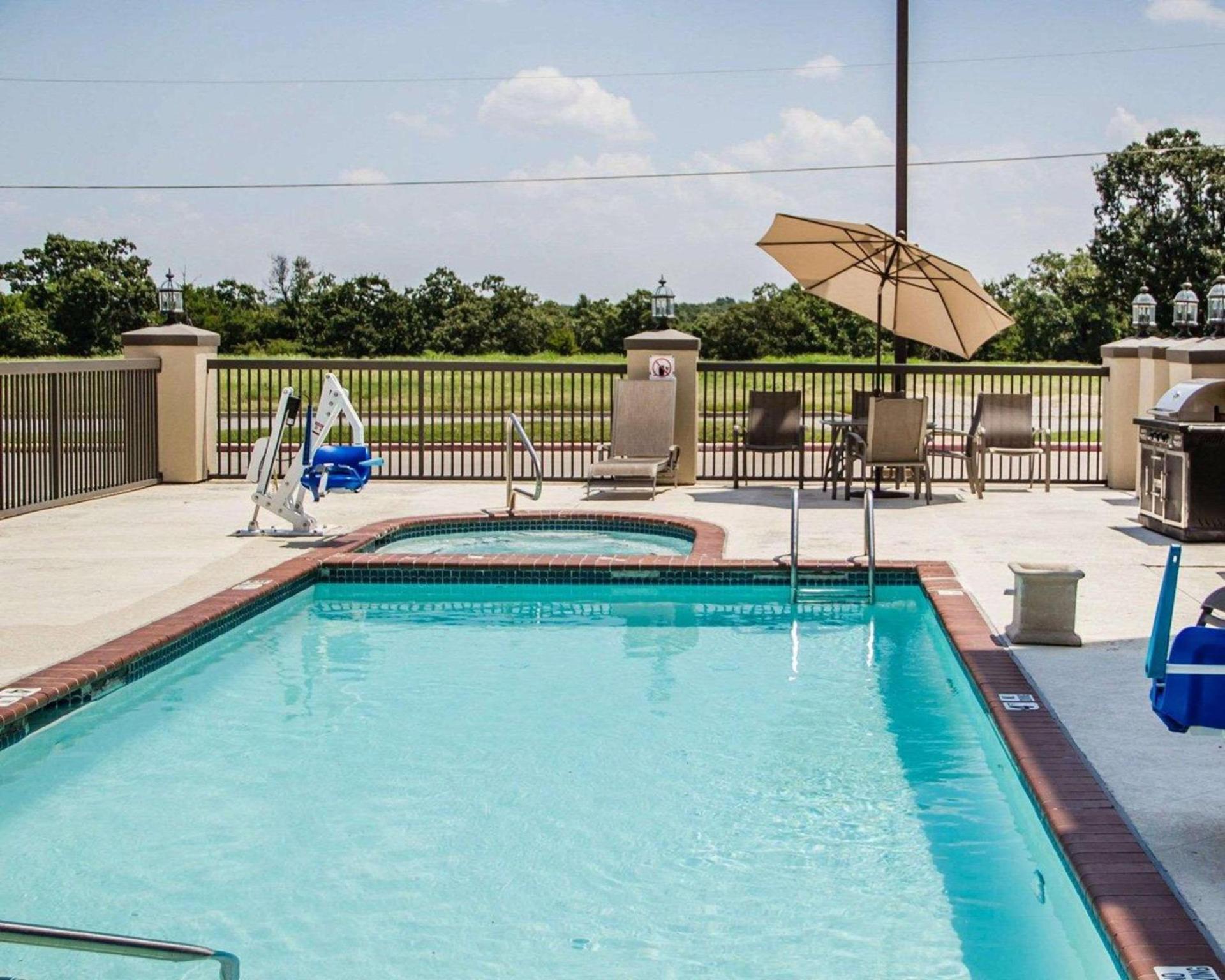Comfort Suites McAlester photo 16