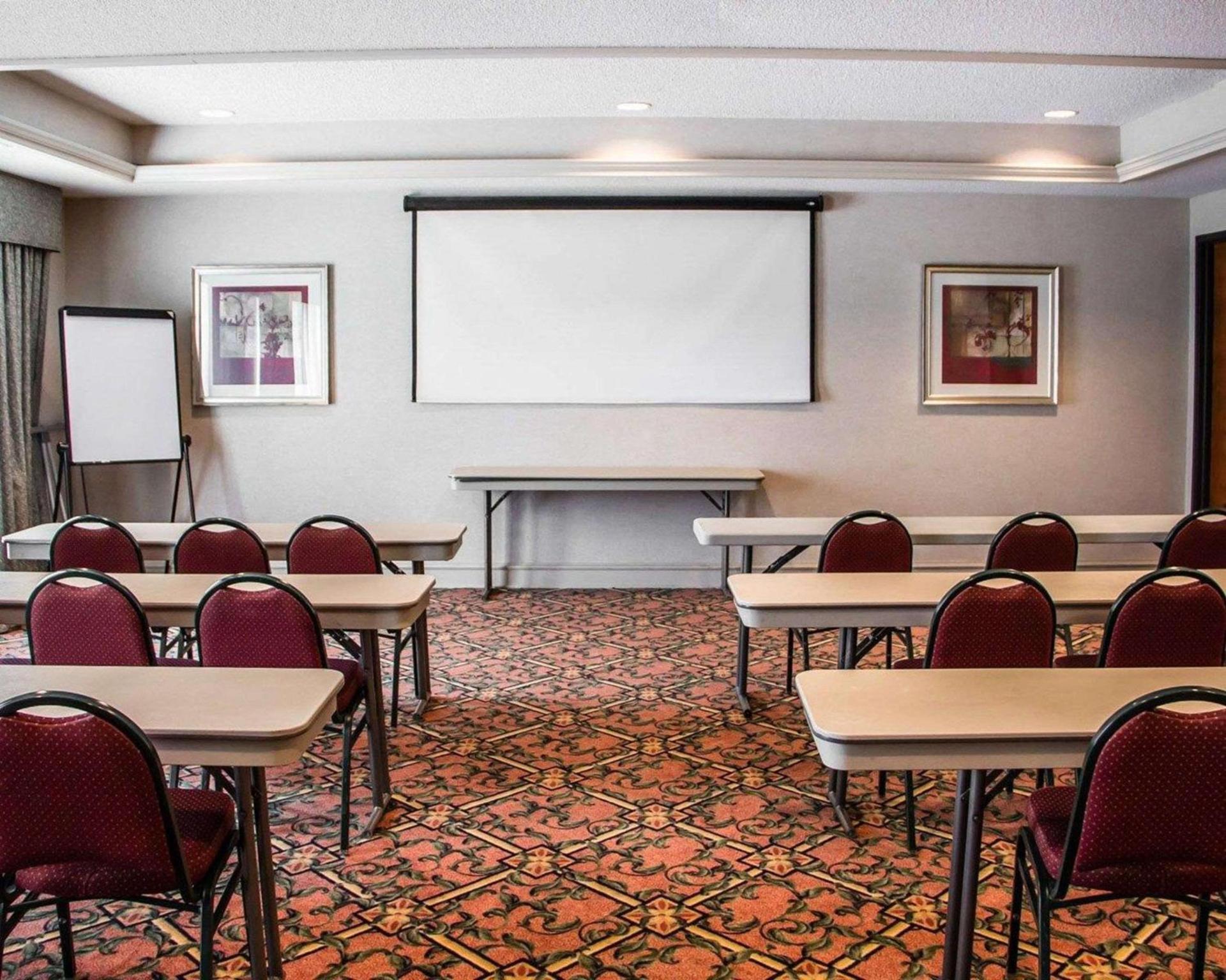 Comfort Suites McAlester photo 23