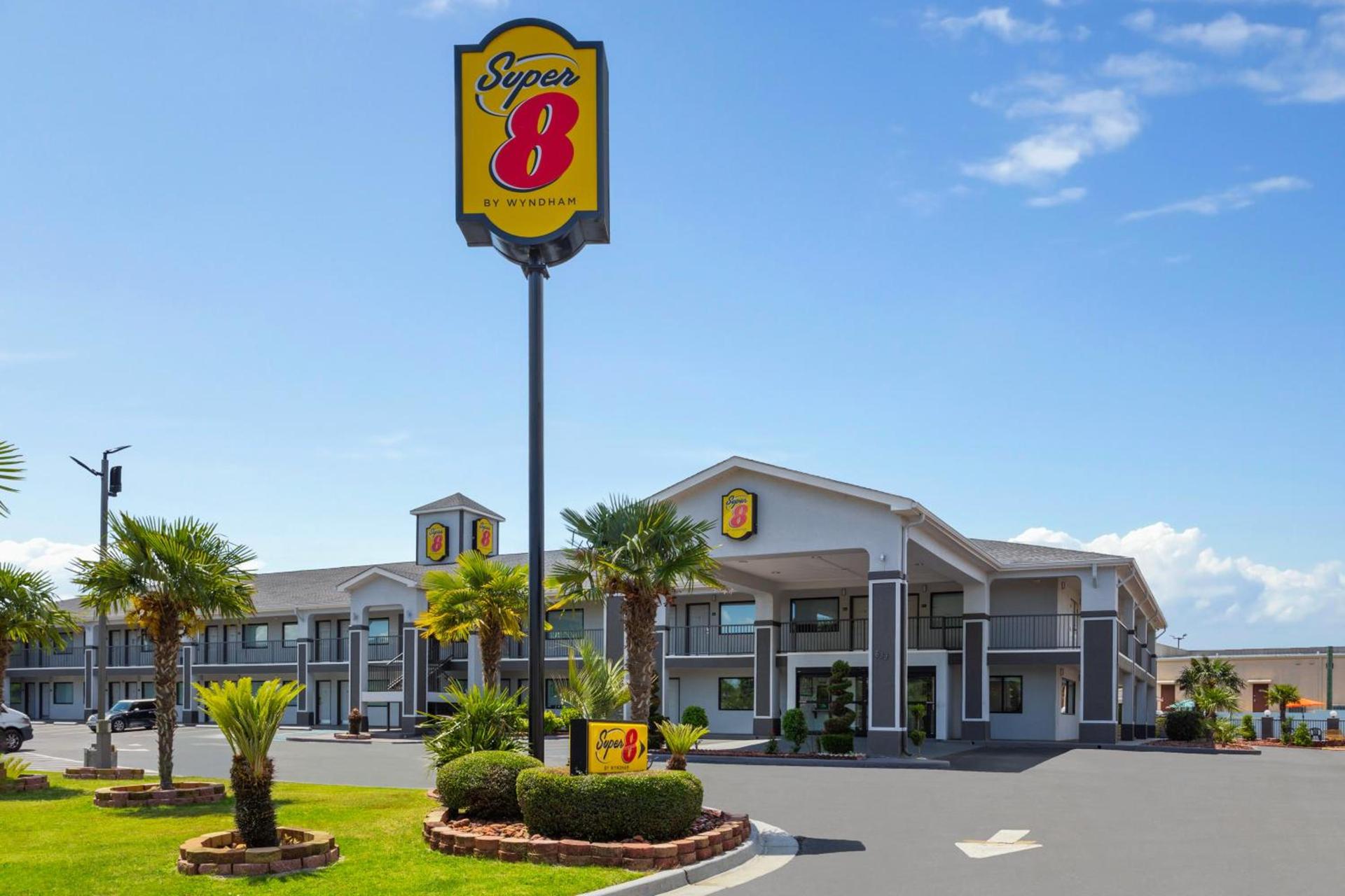 Super 8 by Wyndham Prattville Montgomery photo 27