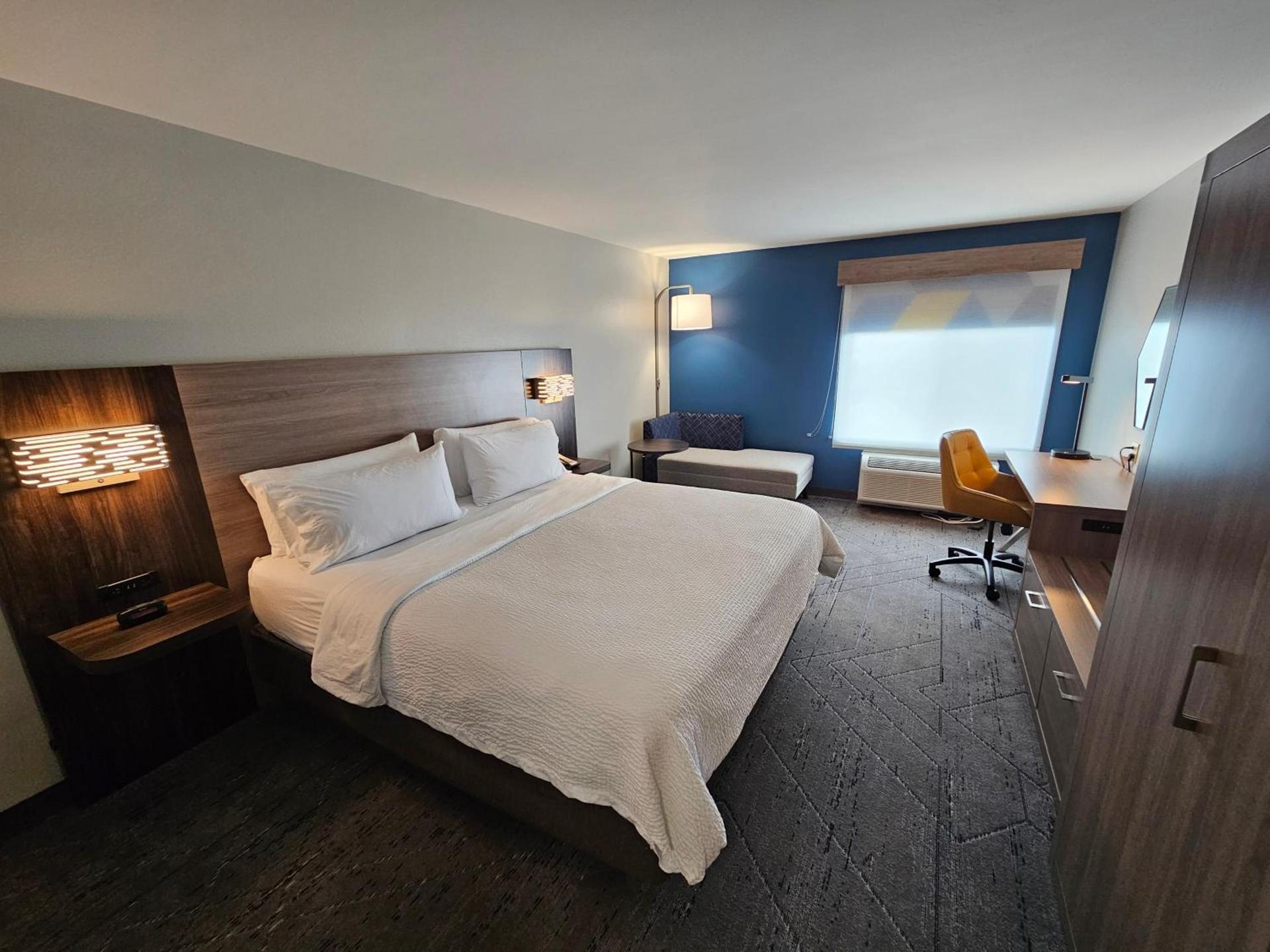Holiday Inn Express Hotel & Suites Cincinnati-Blue Ash by IHG photo 62