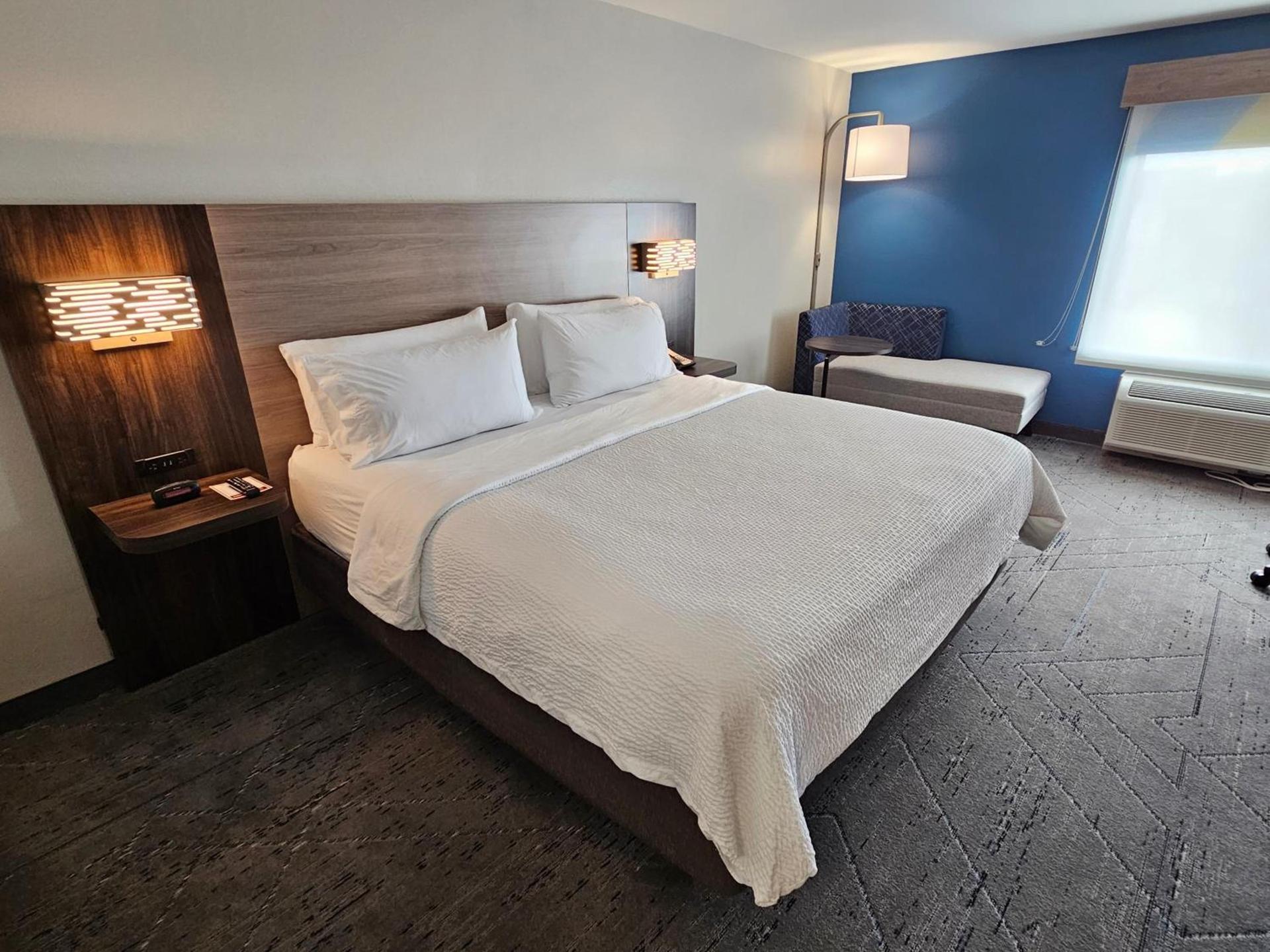 Holiday Inn Express Hotel & Suites Cincinnati-Blue Ash by IHG photo 88