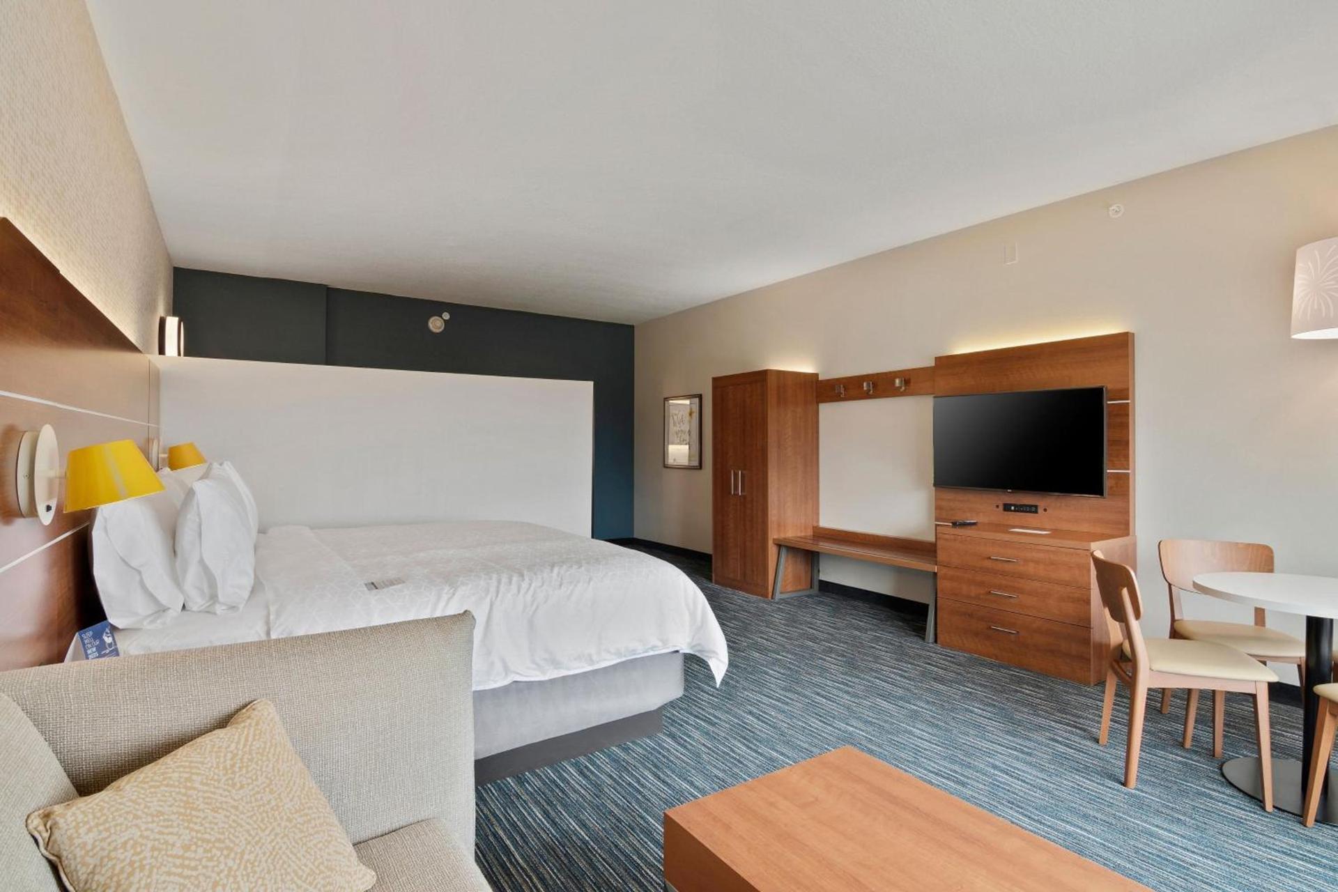 Holiday Inn Express & Suites Orlando- Lake Buena Vista by IHG photo 25