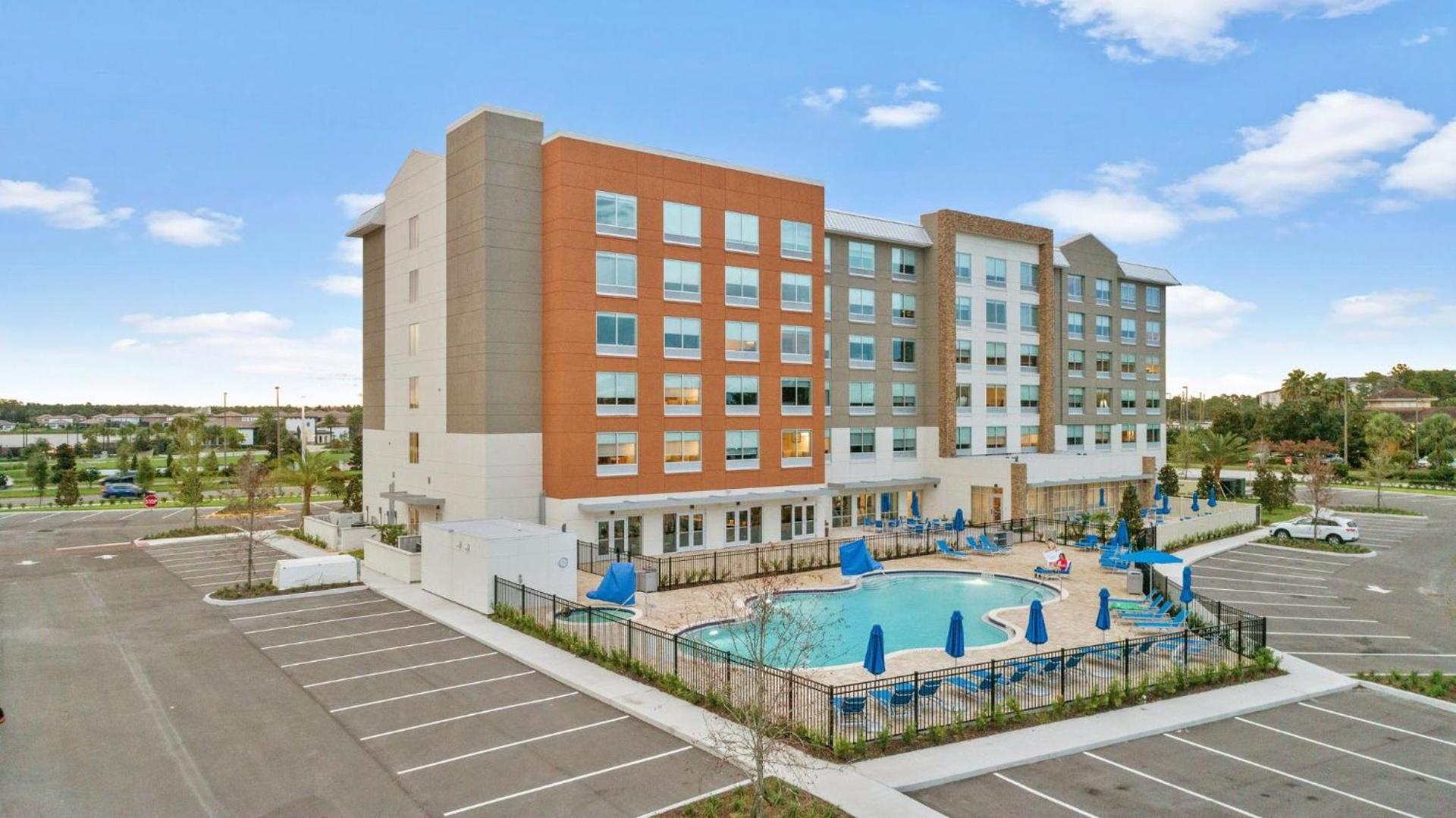 Holiday Inn Express & Suites Orlando- Lake Buena Vista by IHG photo 1