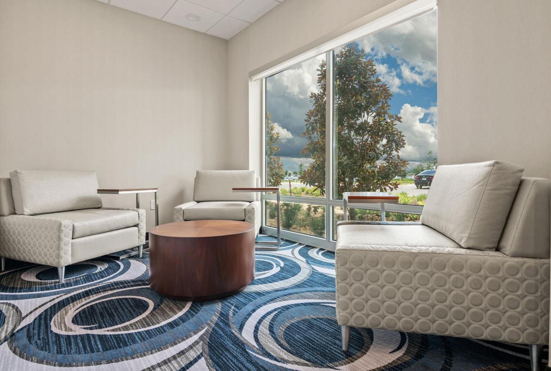 Holiday Inn Express & Suites Orlando- Lake Buena Vista by IHG photo 5