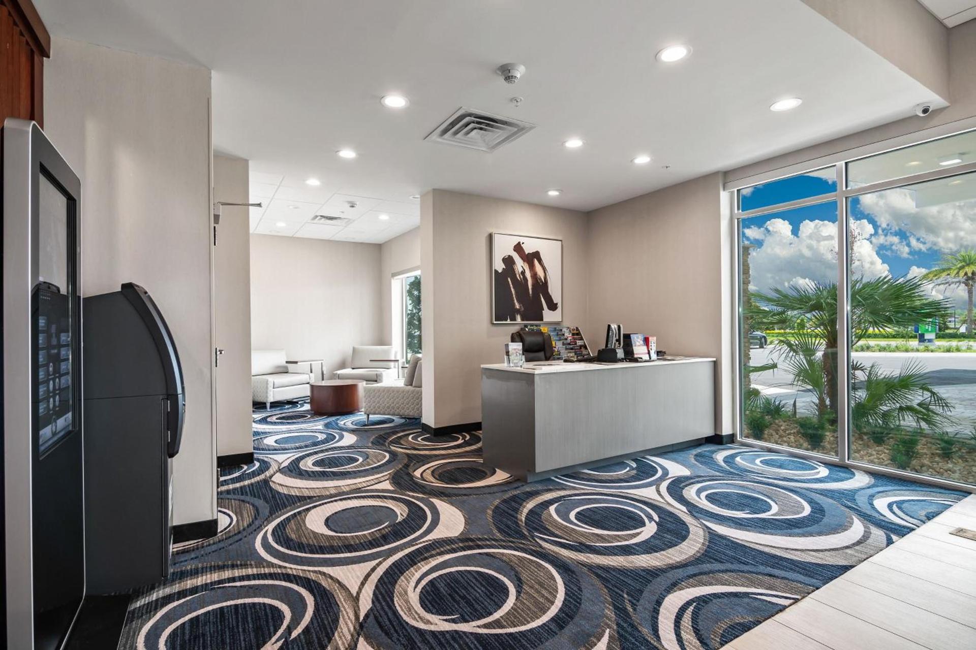Holiday Inn Express & Suites Orlando- Lake Buena Vista by IHG photo 12