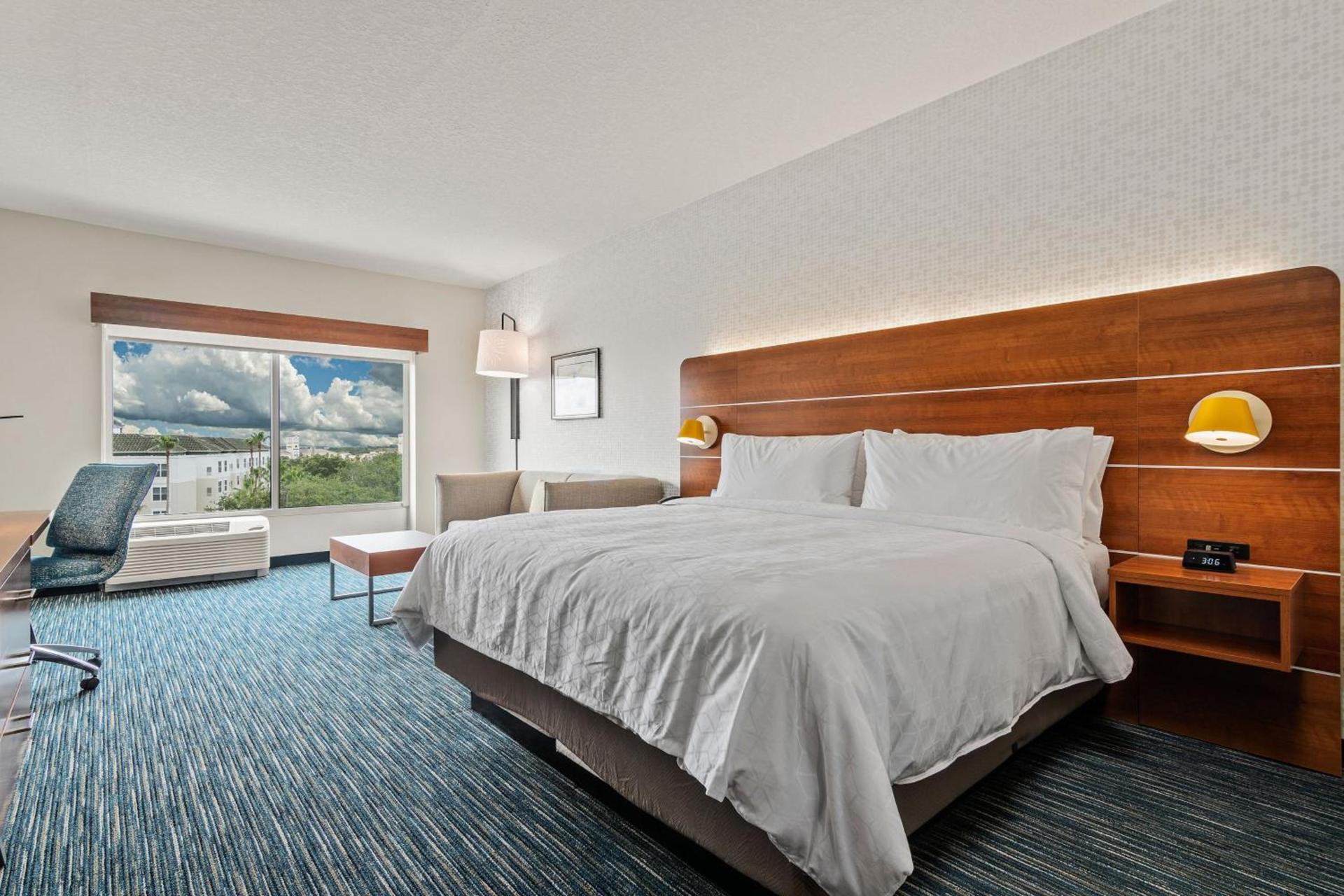 Holiday Inn Express & Suites Orlando- Lake Buena Vista by IHG photo 6