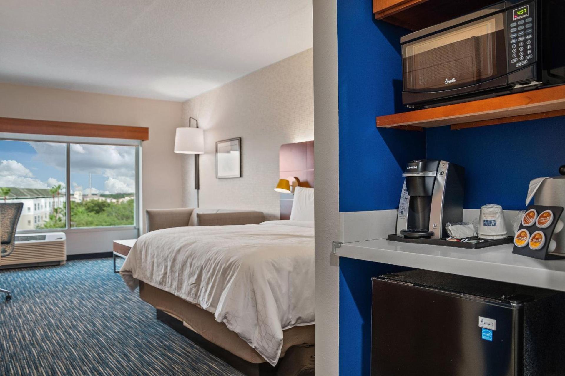 Holiday Inn Express & Suites Orlando- Lake Buena Vista by IHG photo 33