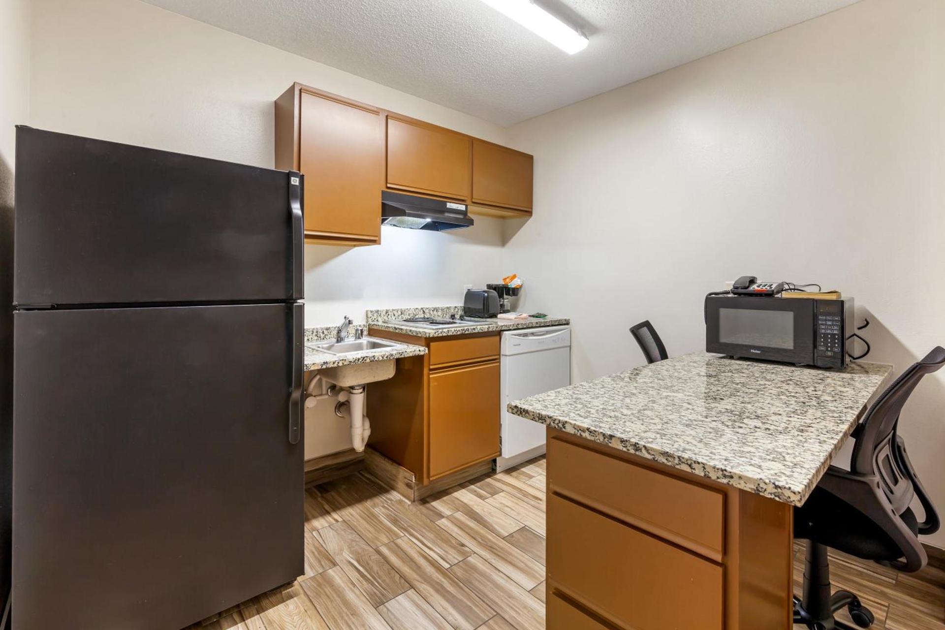 MainStay Suites Dubuque at Hwy 20 photo 34